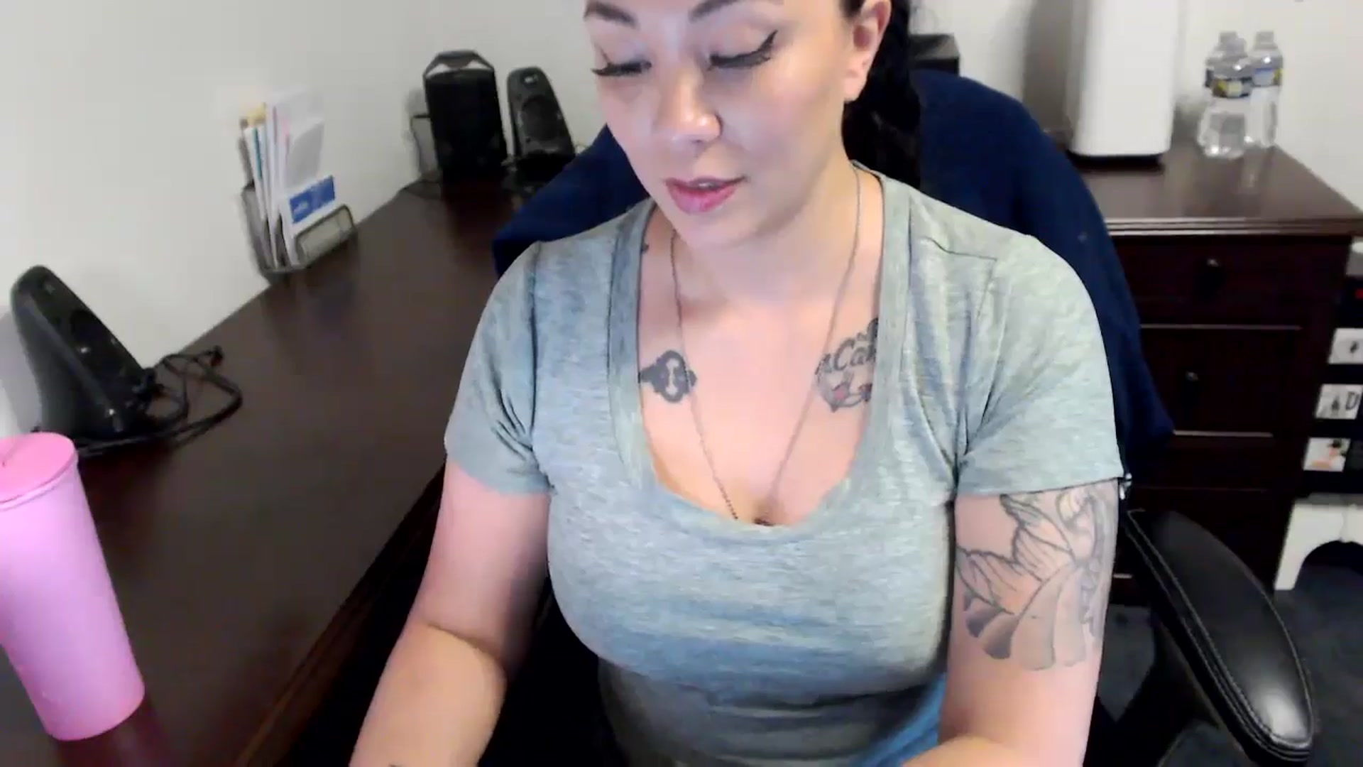 Gallery image thumbnail from MickaylaMoon's myfreecams stream on, 05/20/2024, 18:51 image 4 of 20