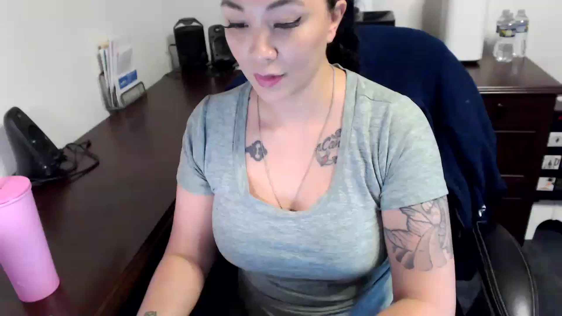 Gallery image thumbnail from MickaylaMoon's myfreecams stream on, 05/20/2024, 18:51 image 3 of 20