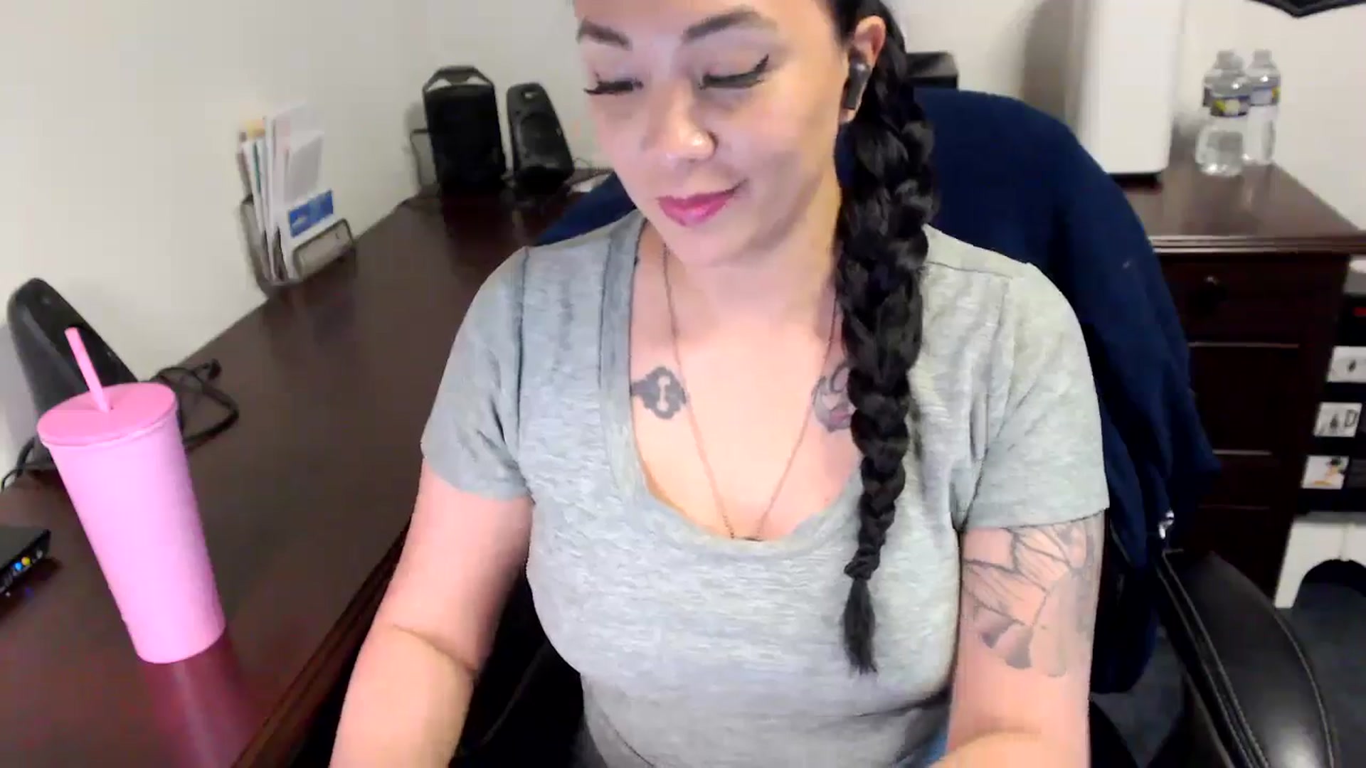 Gallery image thumbnail from MickaylaMoon's myfreecams stream on, 05/20/2024, 18:51 image 11 of 20