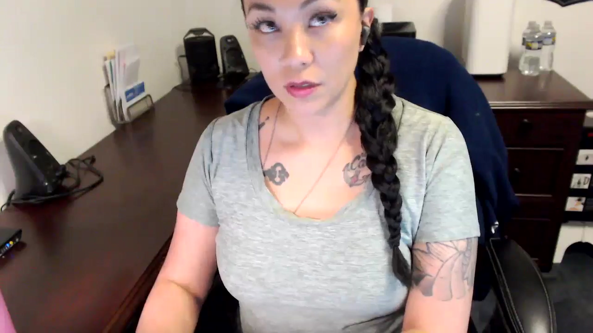 Gallery image thumbnail from MickaylaMoon's myfreecams stream on, 05/20/2024, 18:51 image 16 of 20