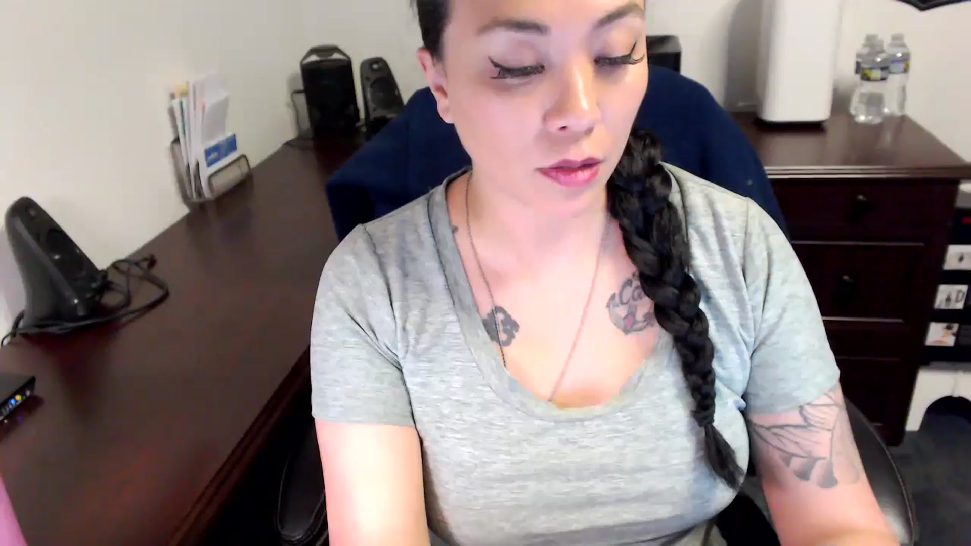 Gallery image thumbnail from MickaylaMoon's myfreecams stream on, 05/20/2024, 18:51 image 18 of 20