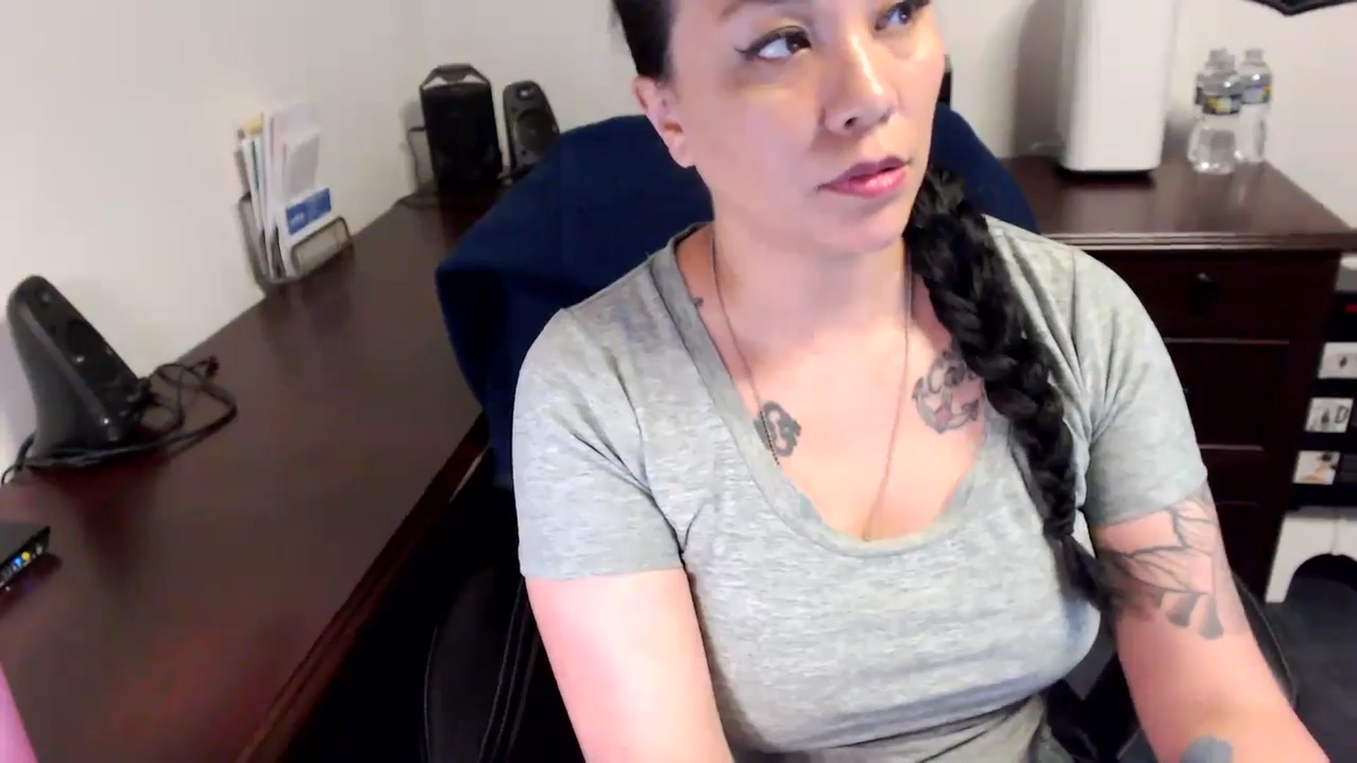 Gallery image thumbnail from MickaylaMoon's myfreecams stream on, 05/20/2024, 18:51 image 19 of 20