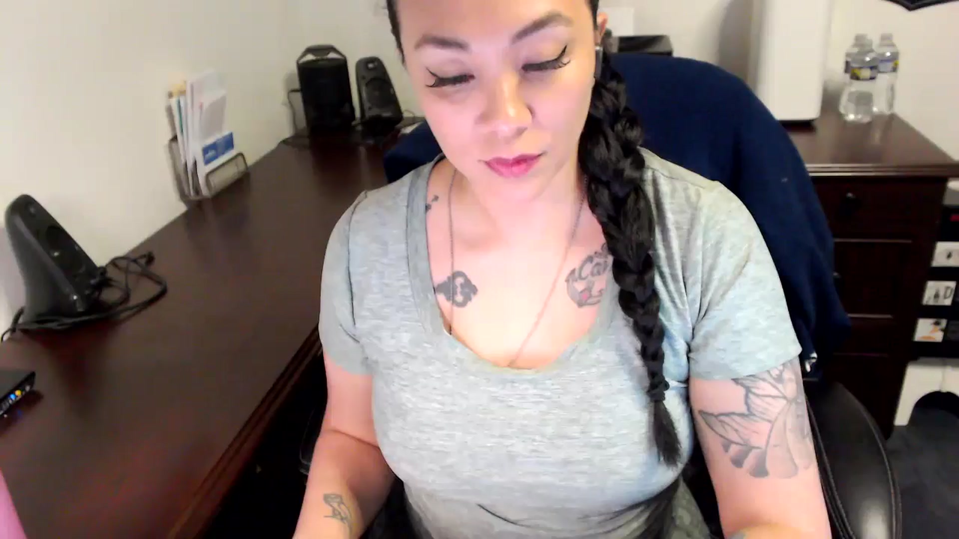 Gallery image thumbnail from MickaylaMoon's myfreecams stream on, 05/20/2024, 18:51 image 20 of 20