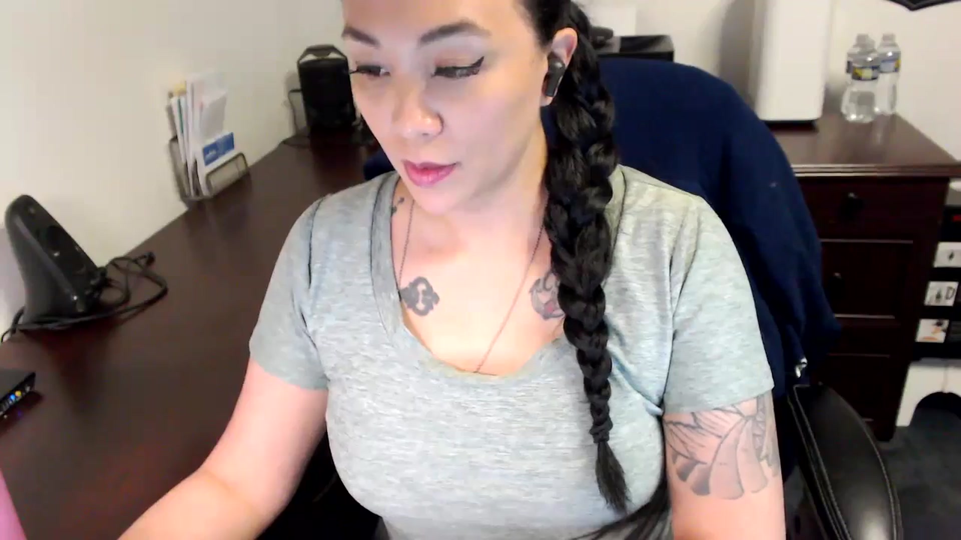 Gallery image thumbnail from MickaylaMoon's myfreecams stream on, 05/20/2024, 18:51 image 17 of 20
