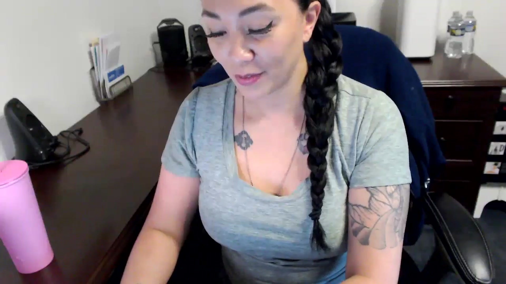 Gallery image thumbnail from MickaylaMoon's myfreecams stream on, 05/20/2024, 18:51 image 6 of 20