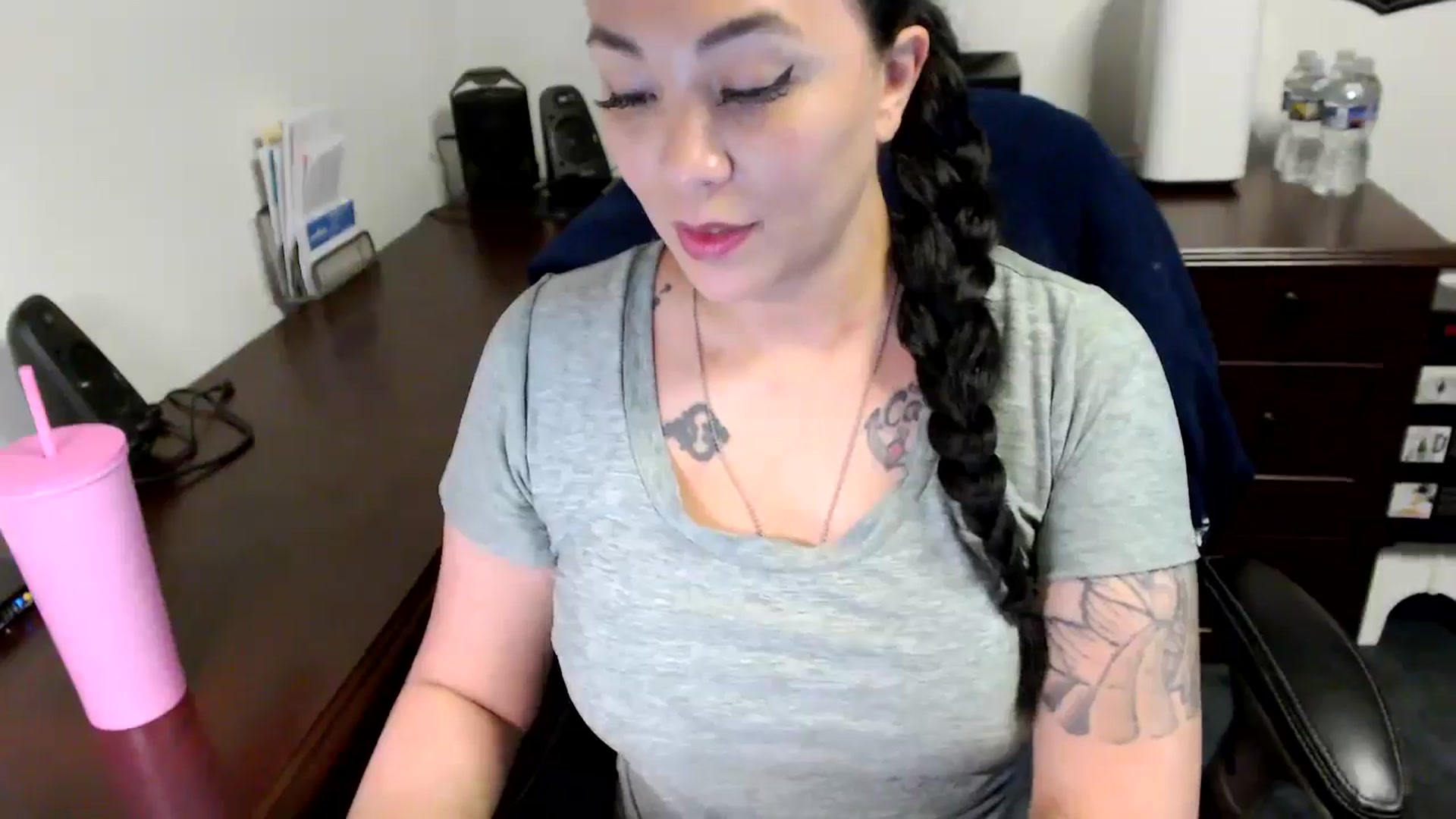 Gallery image thumbnail from MickaylaMoon's myfreecams stream on, 05/20/2024, 20:51 image 5 of 20