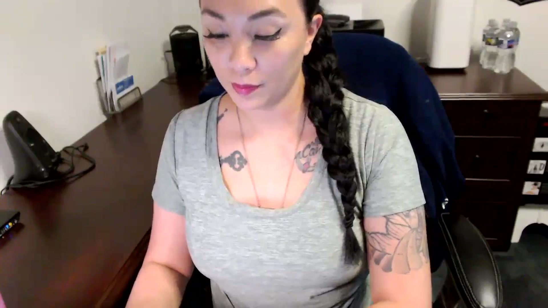 Gallery image thumbnail from MickaylaMoon's myfreecams stream on, 05/20/2024, 20:51 image 10 of 20