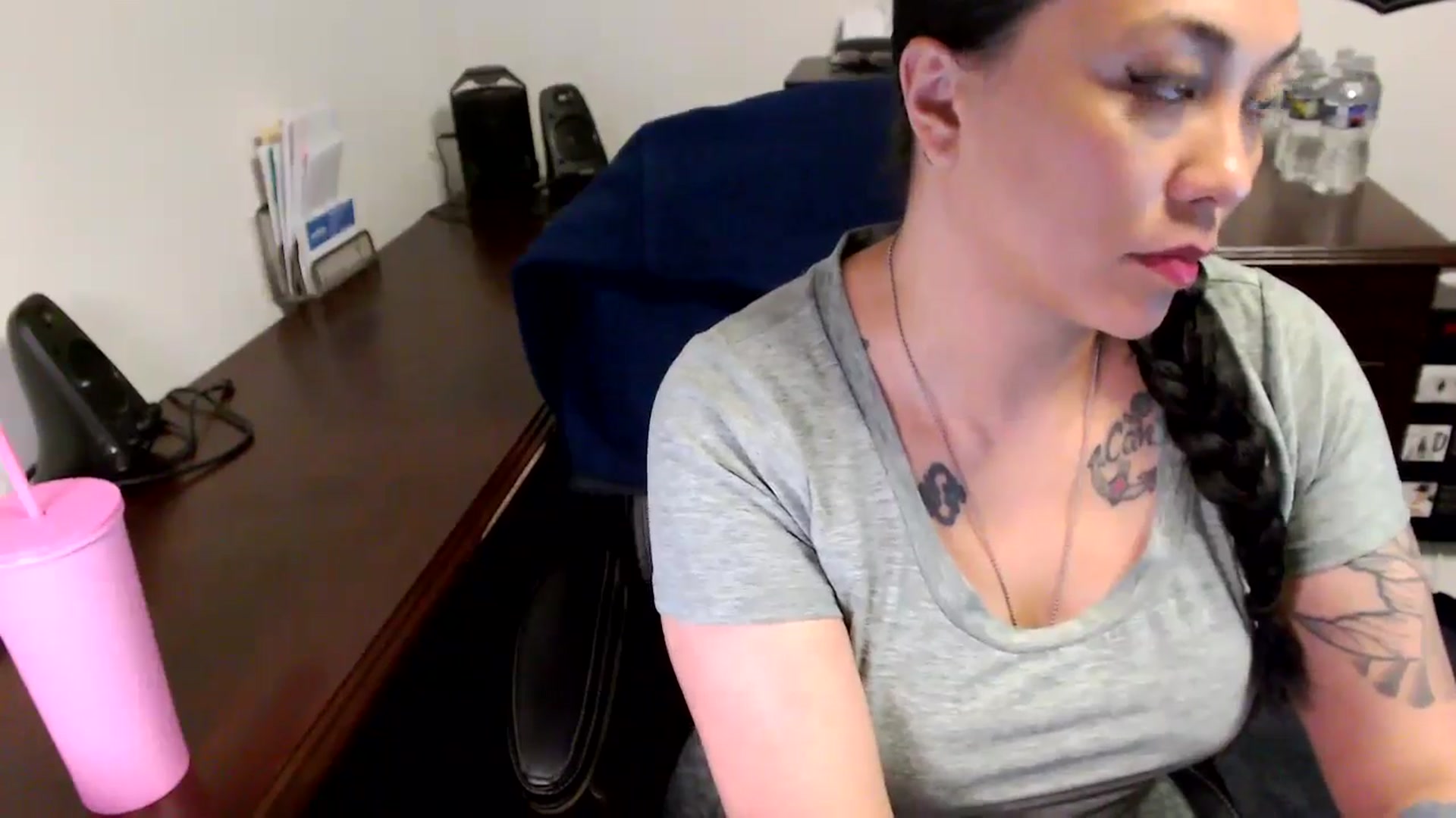 Gallery image thumbnail from MickaylaMoon's myfreecams stream on, 05/20/2024, 20:51 image 6 of 20