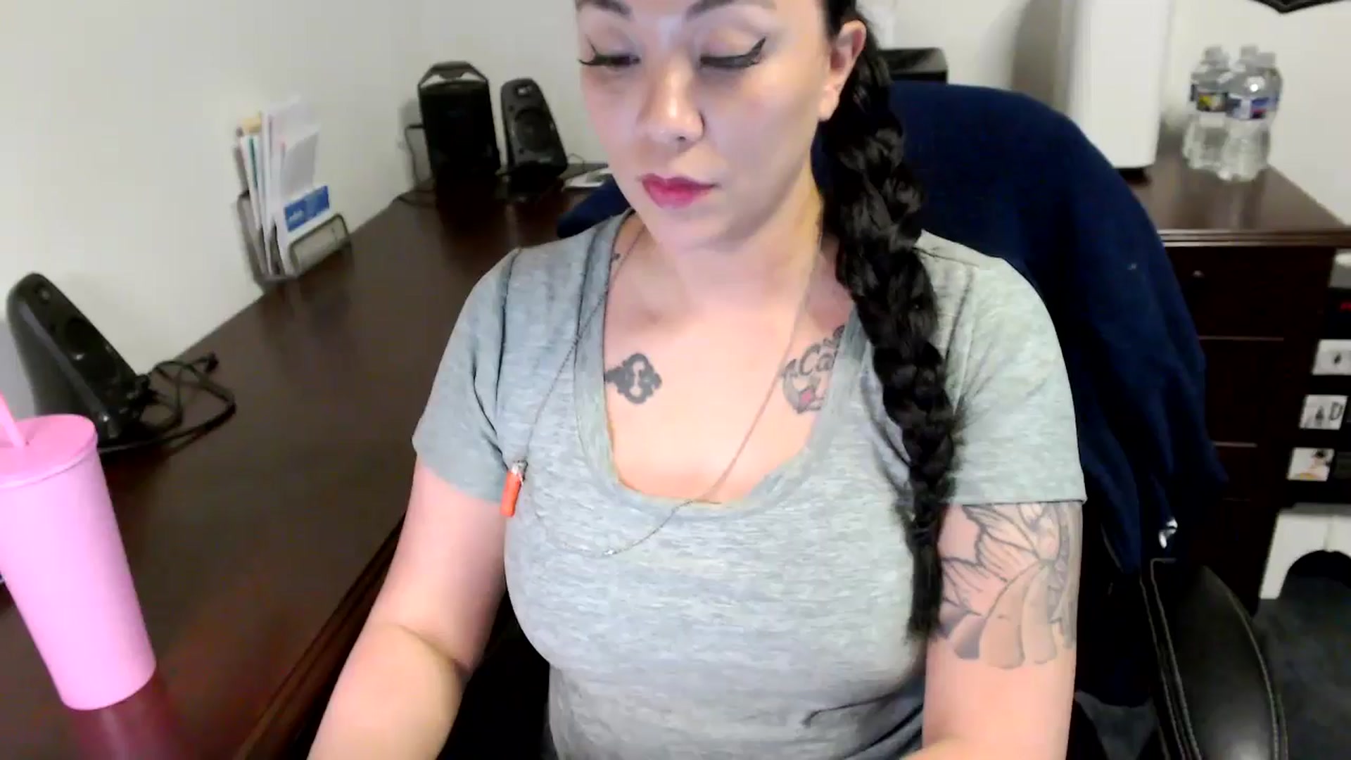 Gallery image thumbnail from MickaylaMoon's myfreecams stream on, 05/20/2024, 20:51 image 9 of 20
