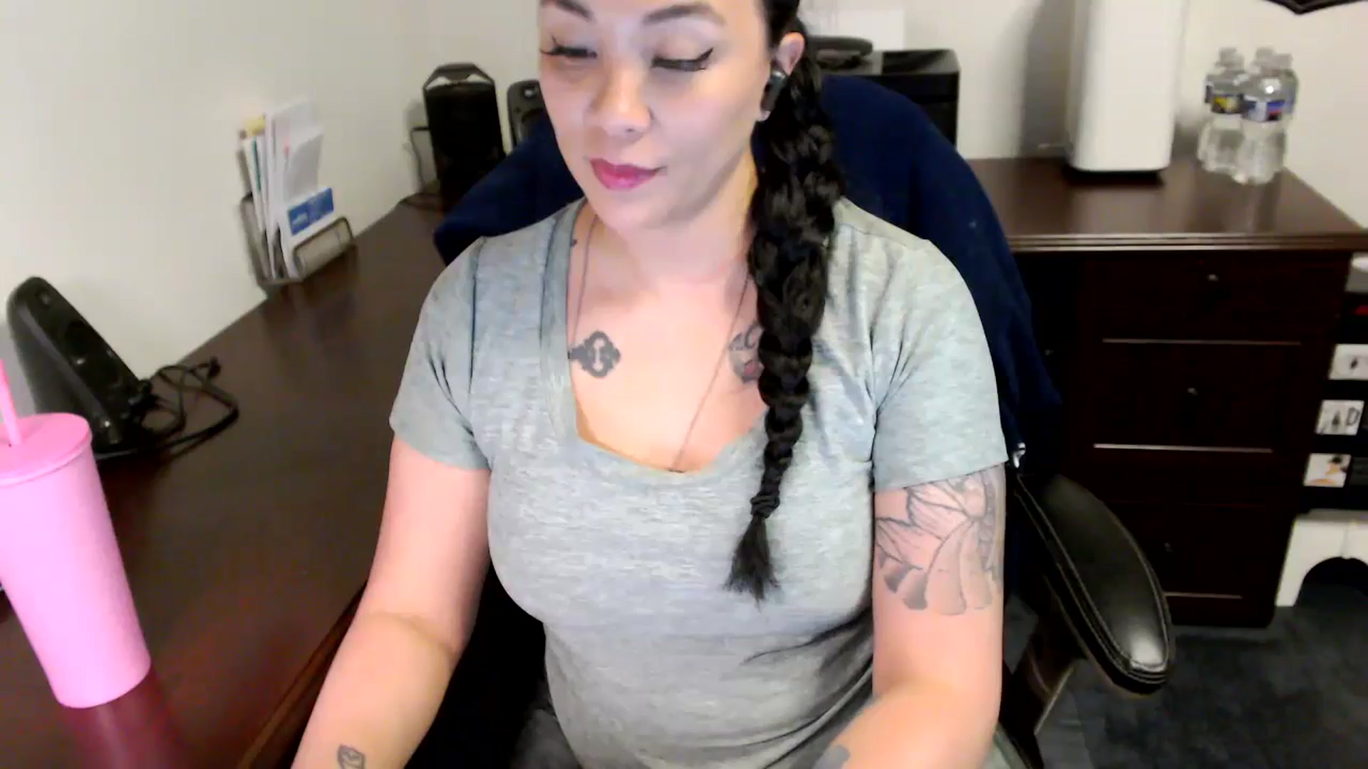Gallery image thumbnail from MickaylaMoon's myfreecams stream on, 05/20/2024, 20:51 image 3 of 20