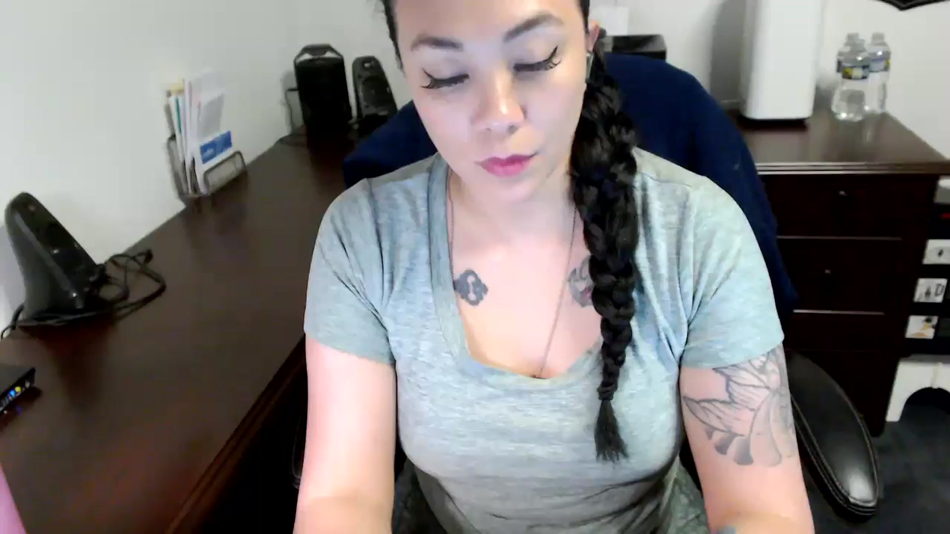 Gallery image thumbnail from MickaylaMoon's myfreecams stream on, 05/20/2024, 20:51 image 1 of 20