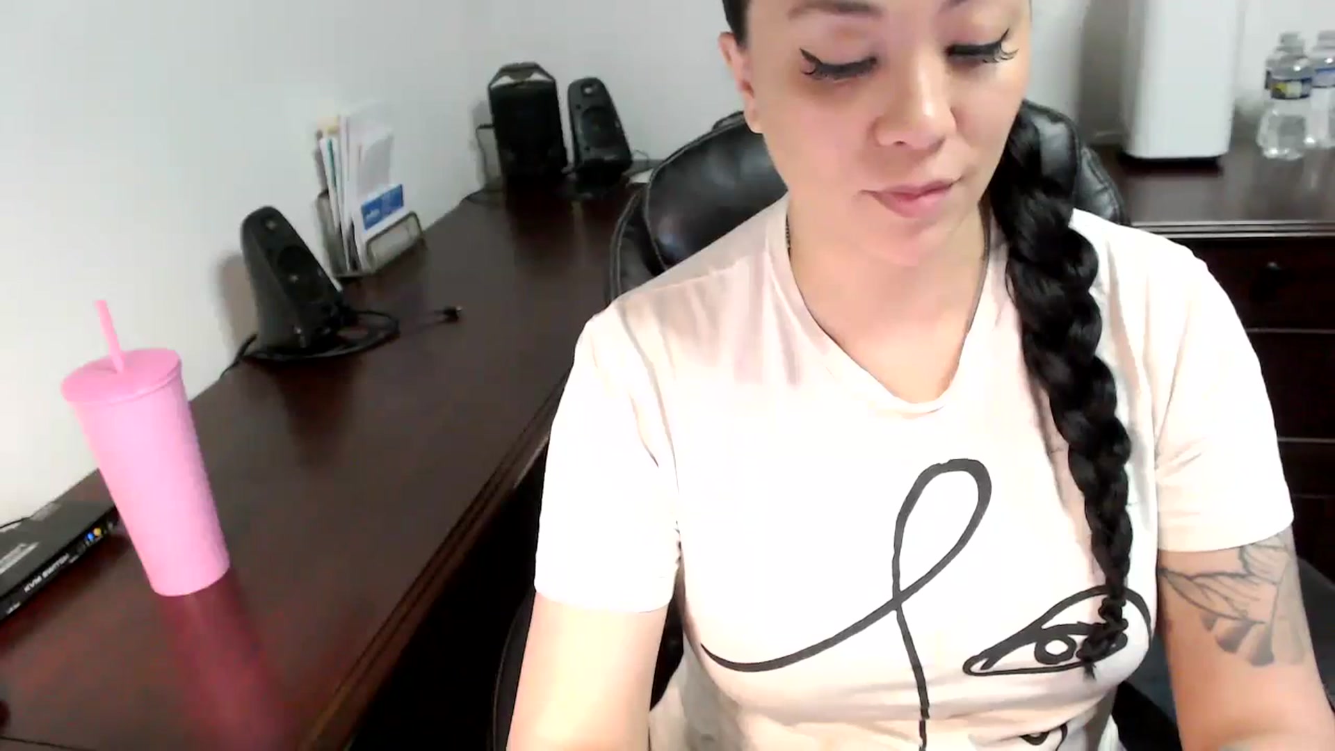 Gallery image thumbnail from MickaylaMoon's myfreecams stream on, 05/21/2024, 13:29 image 4 of 20