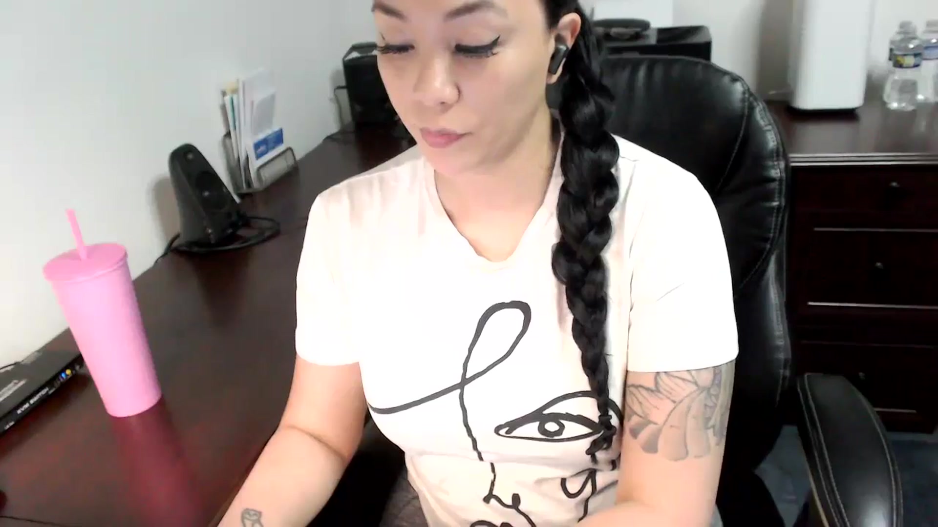 Gallery image thumbnail from MickaylaMoon's myfreecams stream on, 05/21/2024, 13:29 image 11 of 20