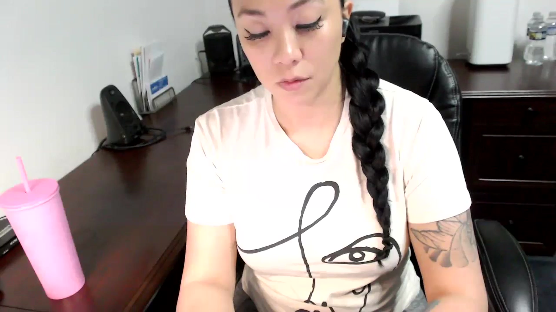 Gallery image thumbnail from MickaylaMoon's myfreecams stream on, 05/21/2024, 13:29 image 13 of 20