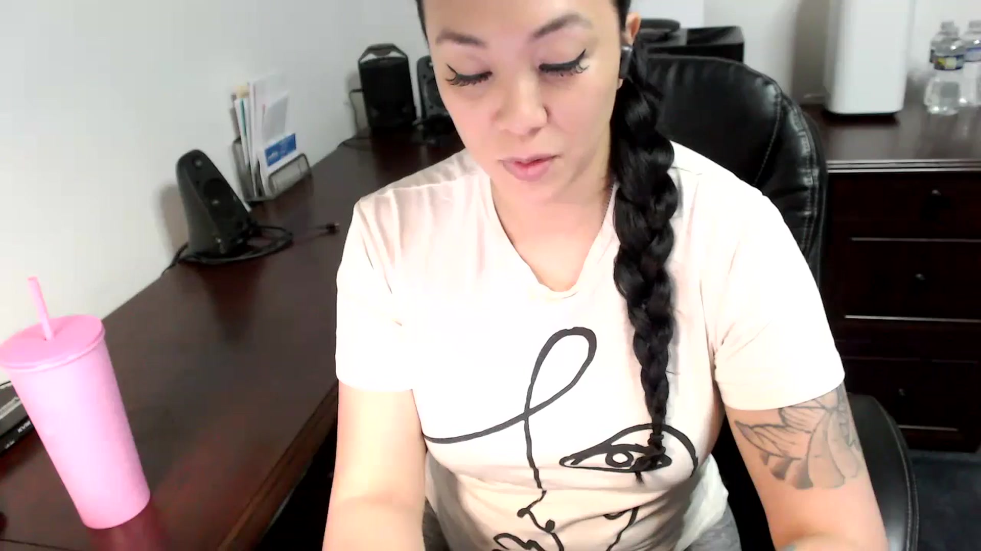 Gallery image thumbnail from MickaylaMoon's myfreecams stream on, 05/21/2024, 13:29 image 17 of 20