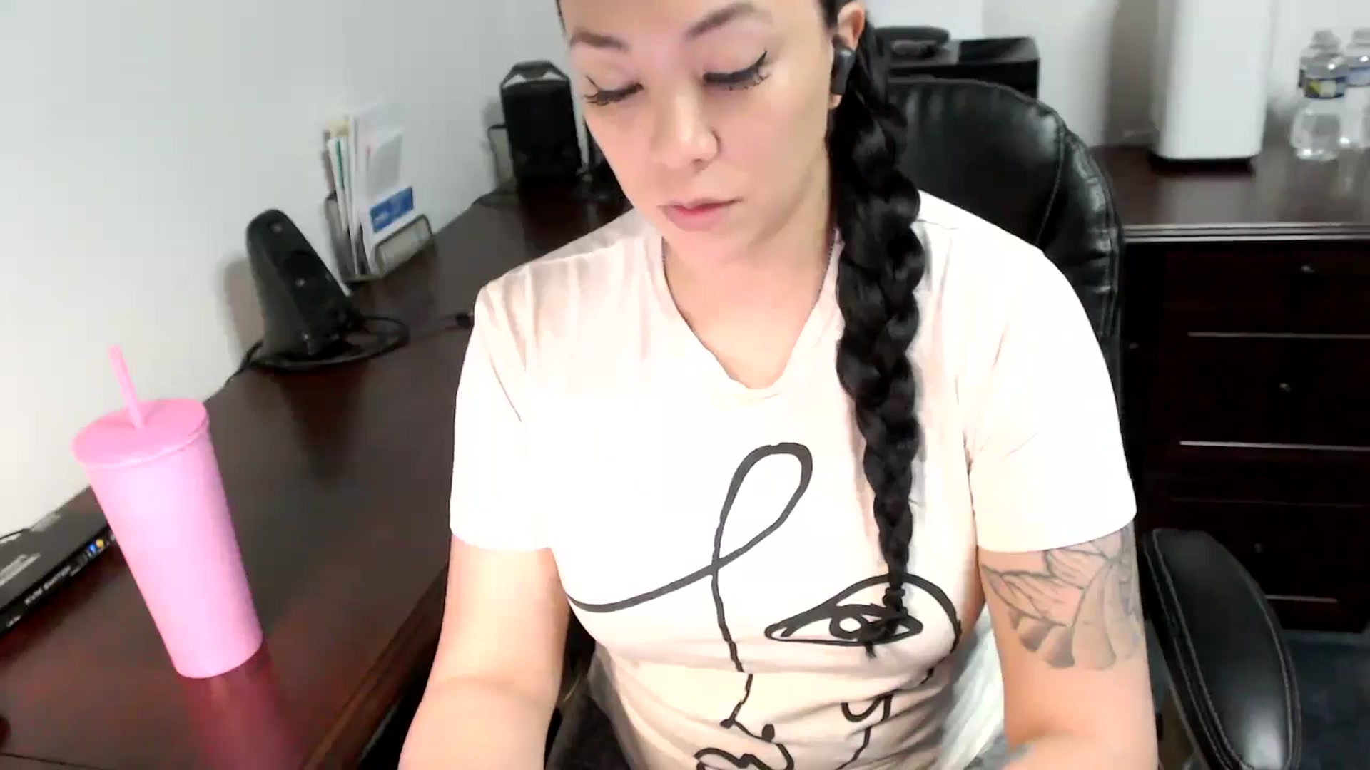 Gallery image thumbnail from MickaylaMoon's myfreecams stream on, 05/21/2024, 13:29 image 20 of 20