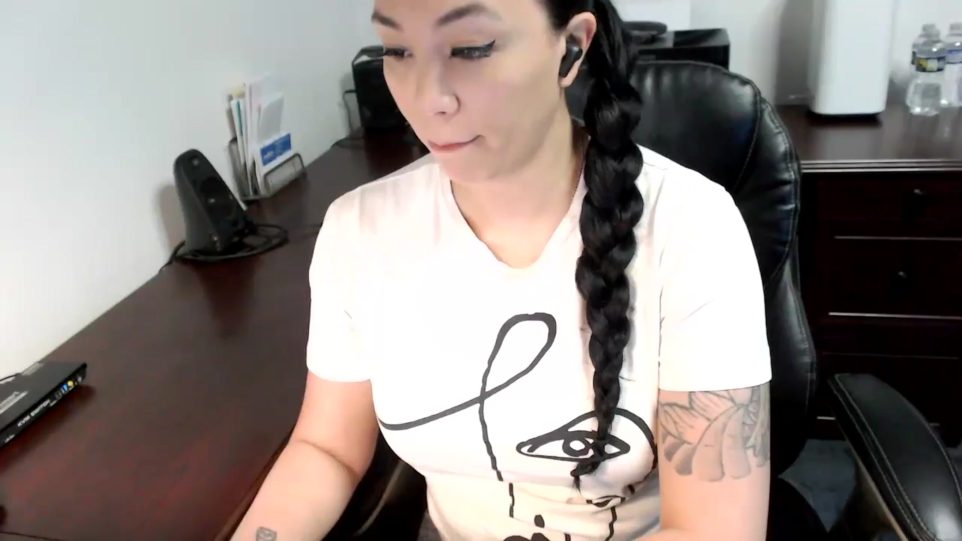 Gallery image thumbnail from MickaylaMoon's myfreecams stream on, 05/21/2024, 13:29 image 1 of 20