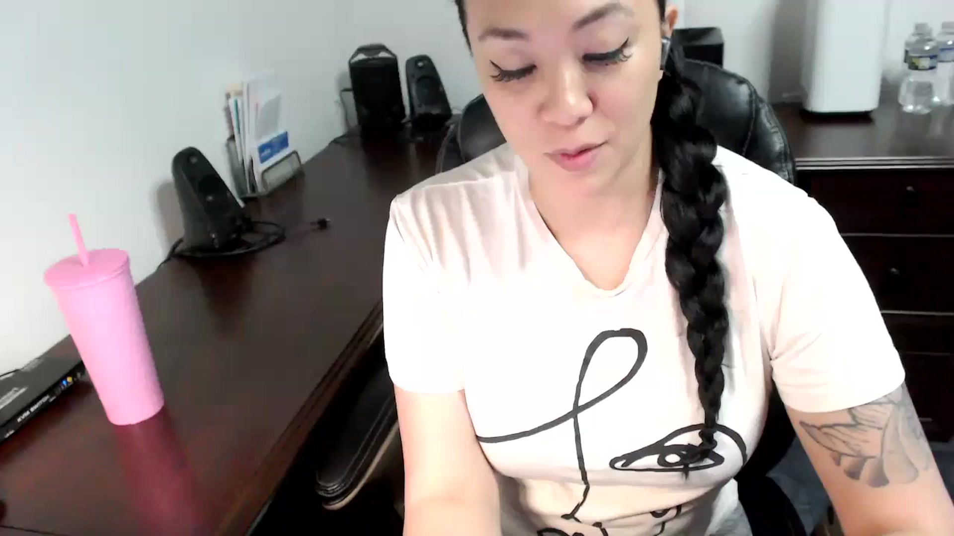 Gallery image thumbnail from MickaylaMoon's myfreecams stream on, 05/21/2024, 13:29 image 6 of 20