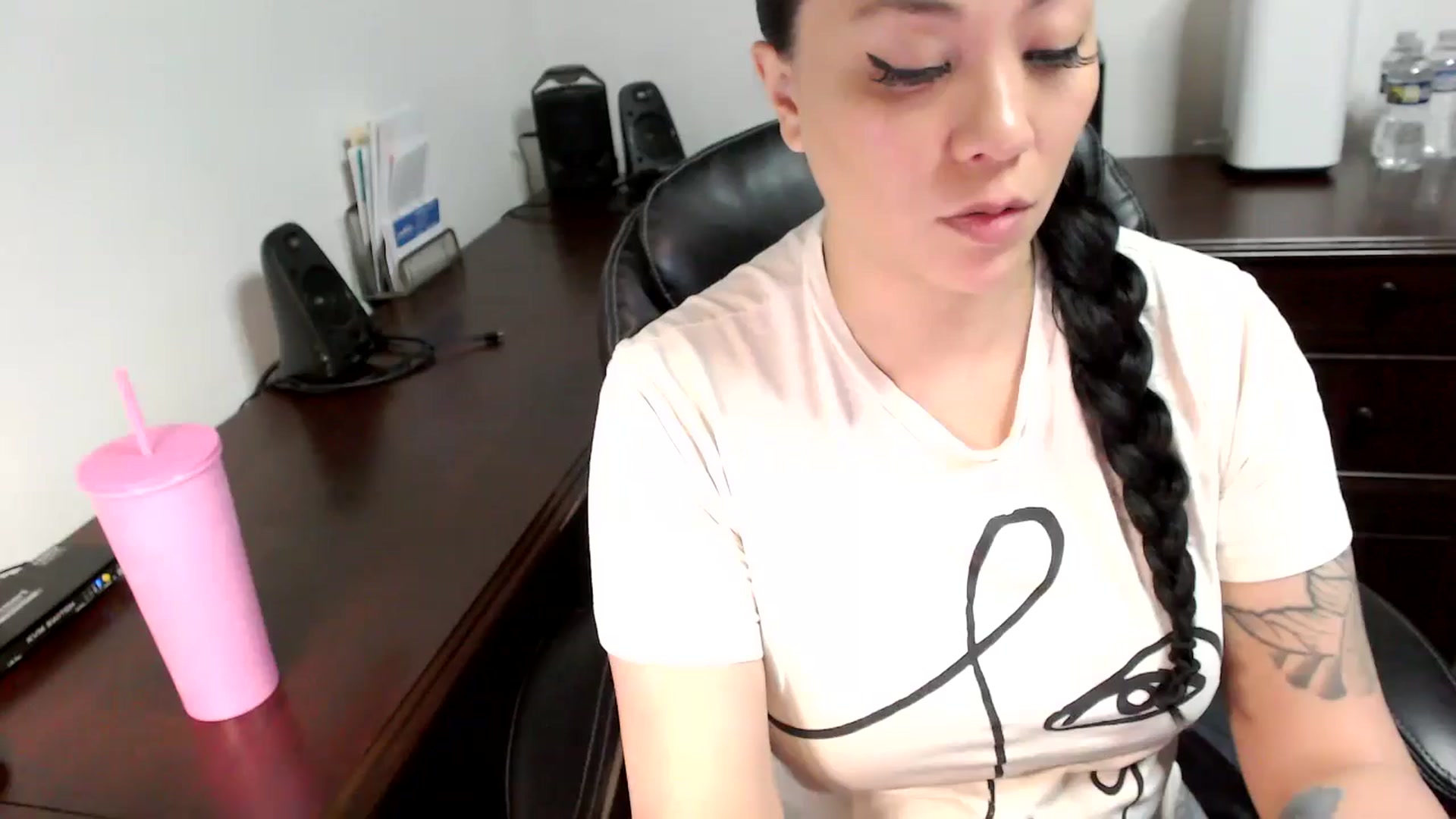 Gallery image thumbnail from MickaylaMoon's myfreecams stream on, 05/21/2024, 20:15 image 1 of 20