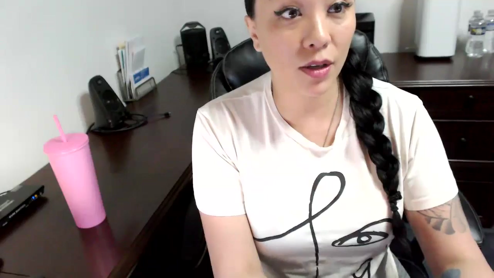Gallery image thumbnail from MickaylaMoon's myfreecams stream on, 05/21/2024, 20:15 image 3 of 20