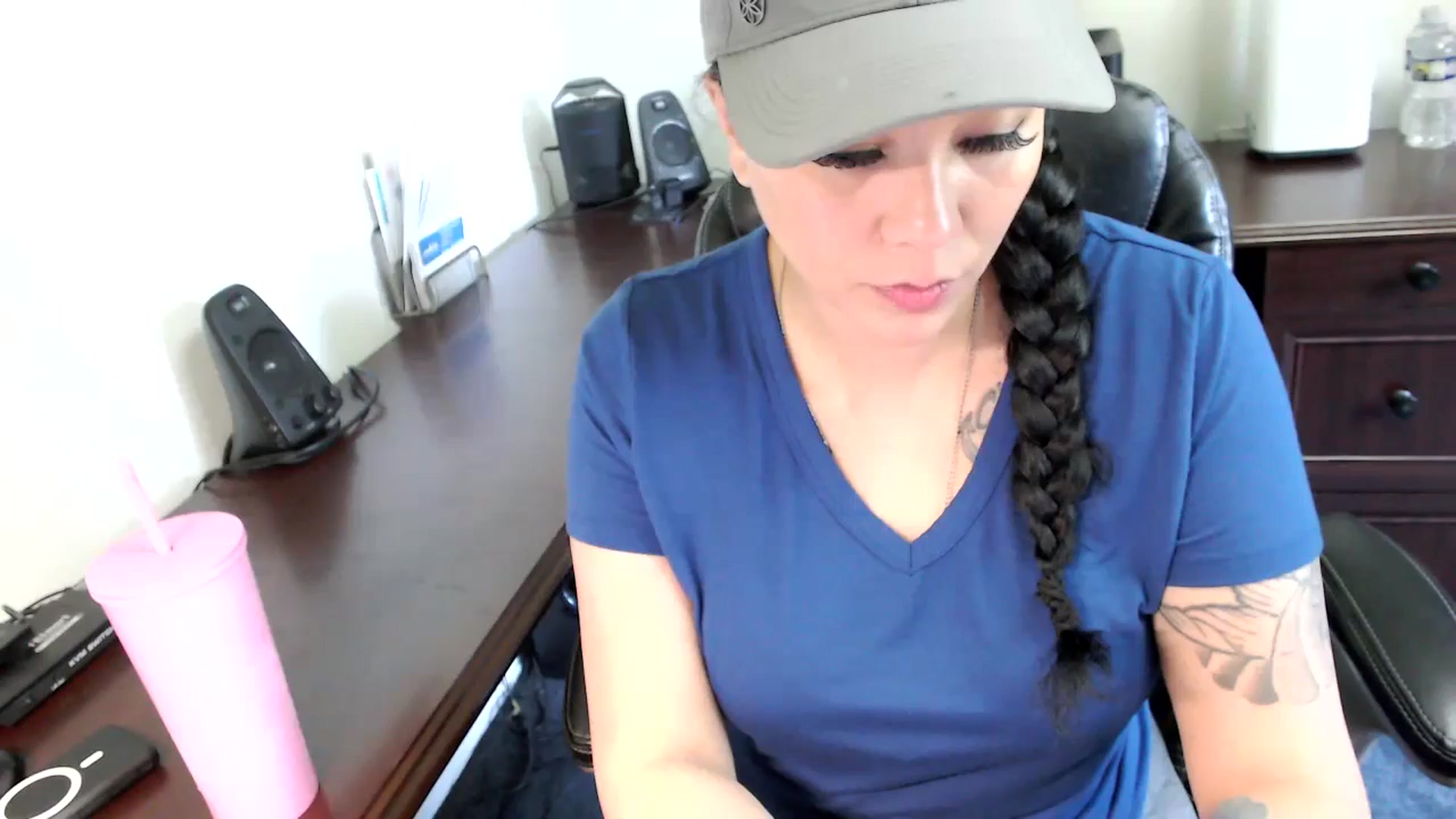 Gallery image thumbnail from MickaylaMoon's myfreecams stream on, 05/22/2024, 14:12 image 15 of 20