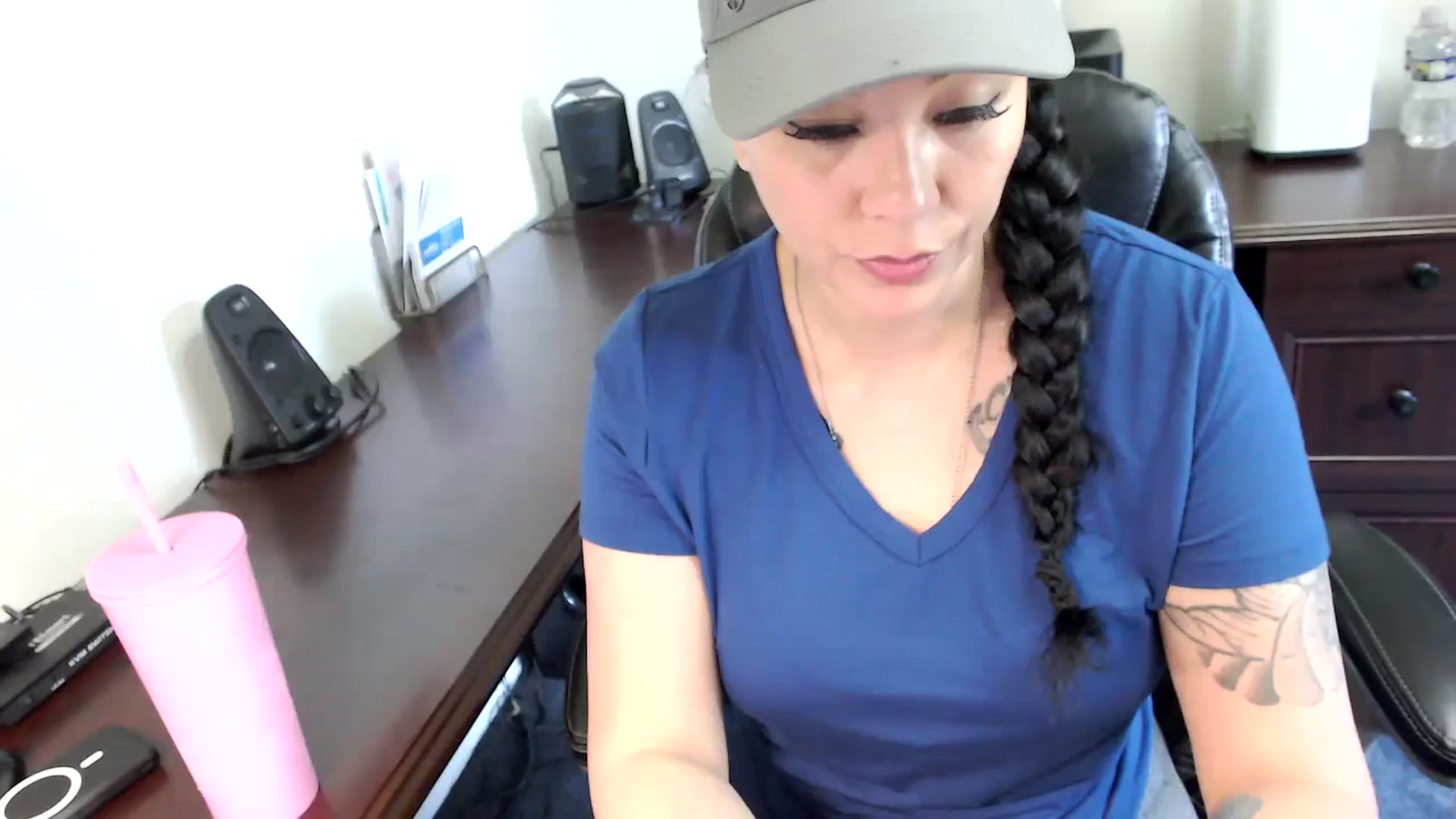 Gallery image thumbnail from MickaylaMoon's myfreecams stream on, 05/22/2024, 14:12 image 16 of 20