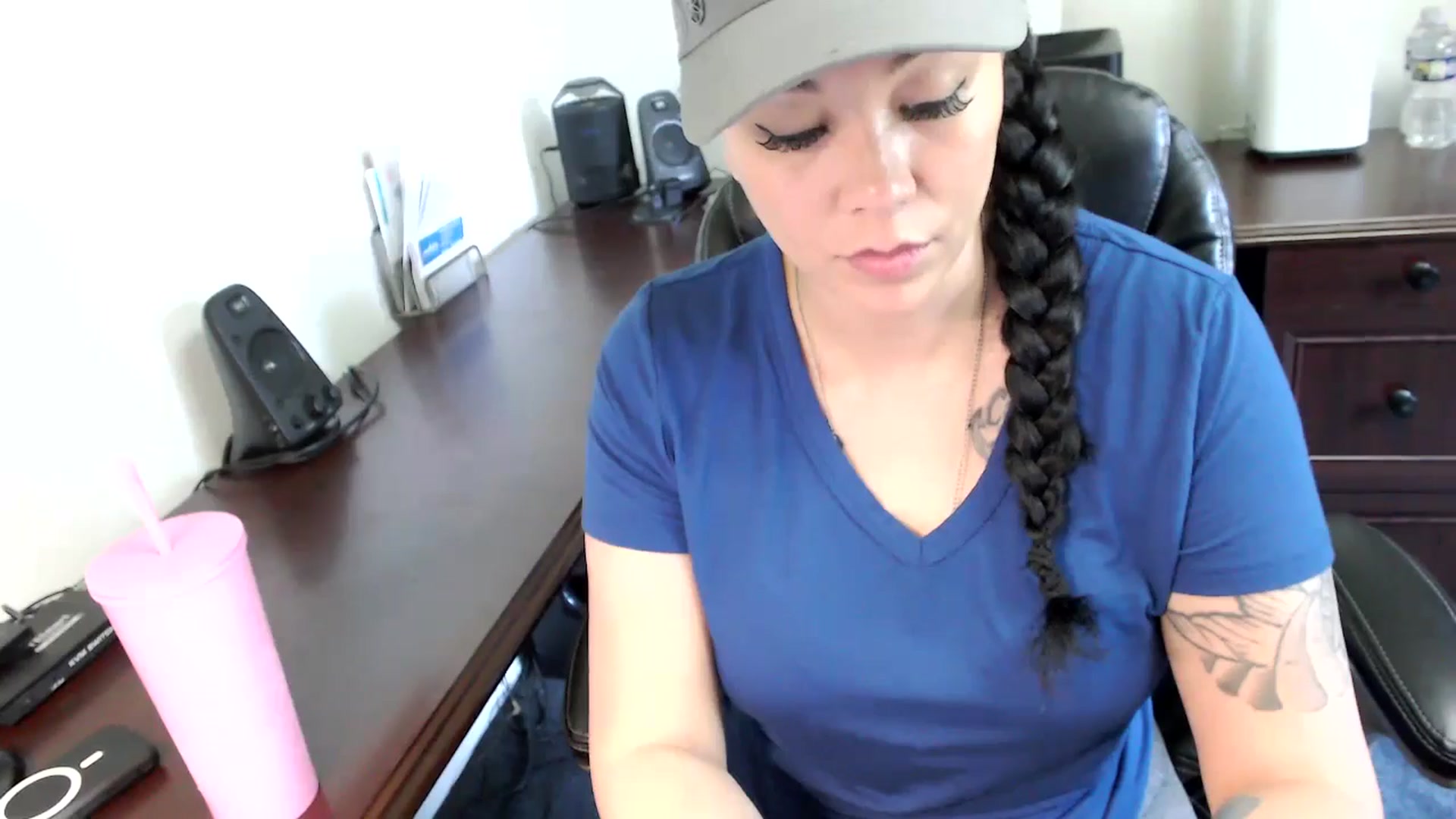 Gallery image thumbnail from MickaylaMoon's myfreecams stream on, 05/22/2024, 14:12 image 19 of 20