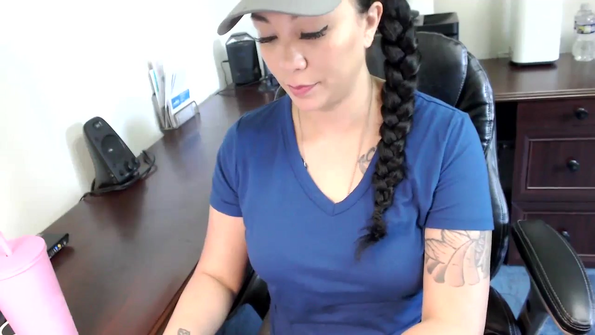 Gallery image thumbnail from MickaylaMoon's myfreecams stream on, 05/22/2024, 14:12 image 13 of 20