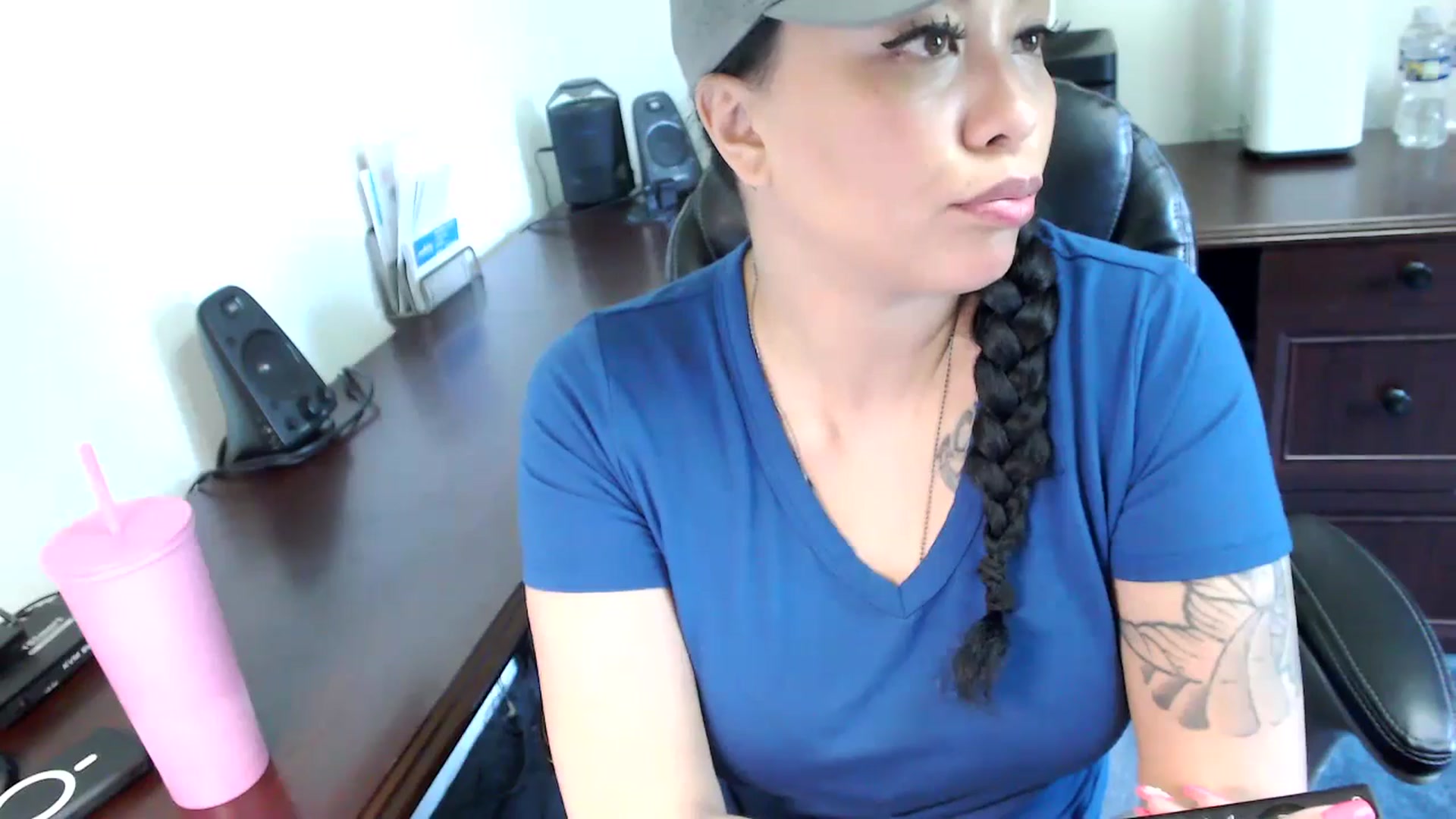 Gallery image thumbnail from MickaylaMoon's myfreecams stream on, 05/22/2024, 14:38 image 12 of 20