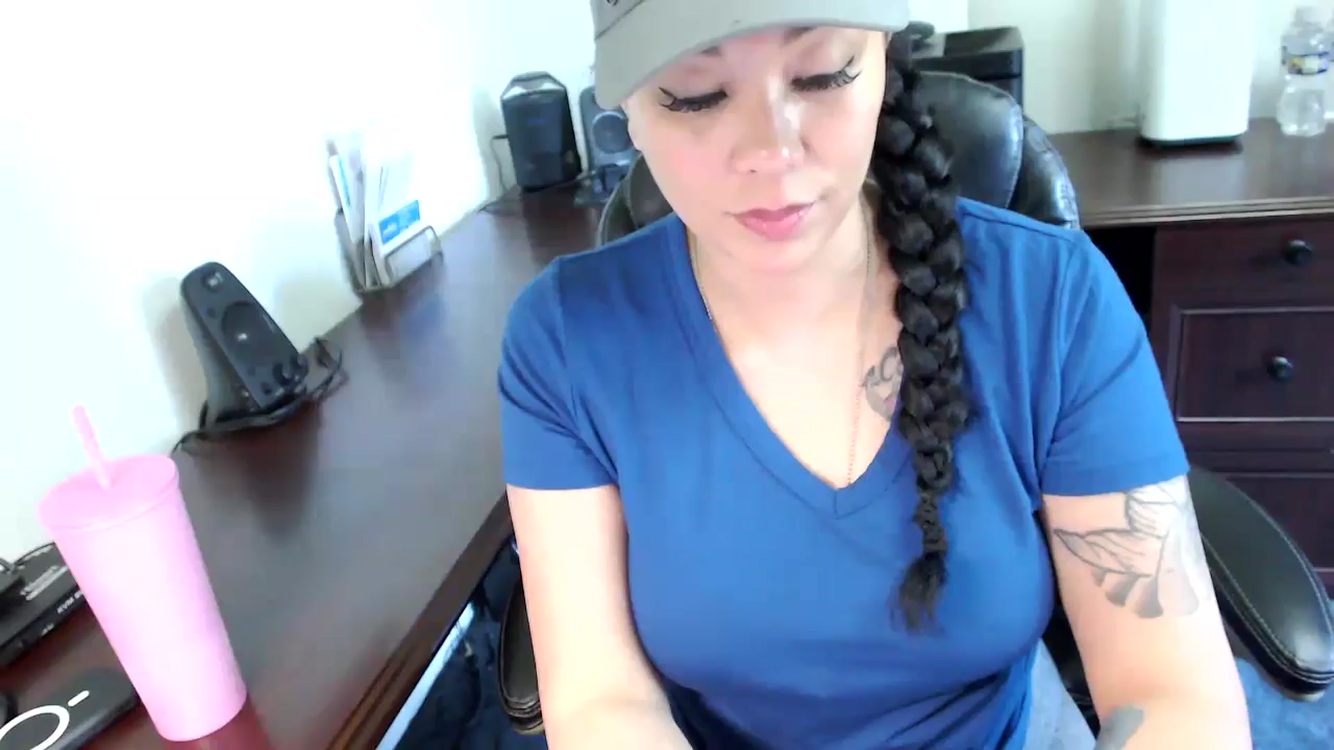 Gallery image thumbnail from MickaylaMoon's myfreecams stream on, 05/22/2024, 14:38 image 11 of 20
