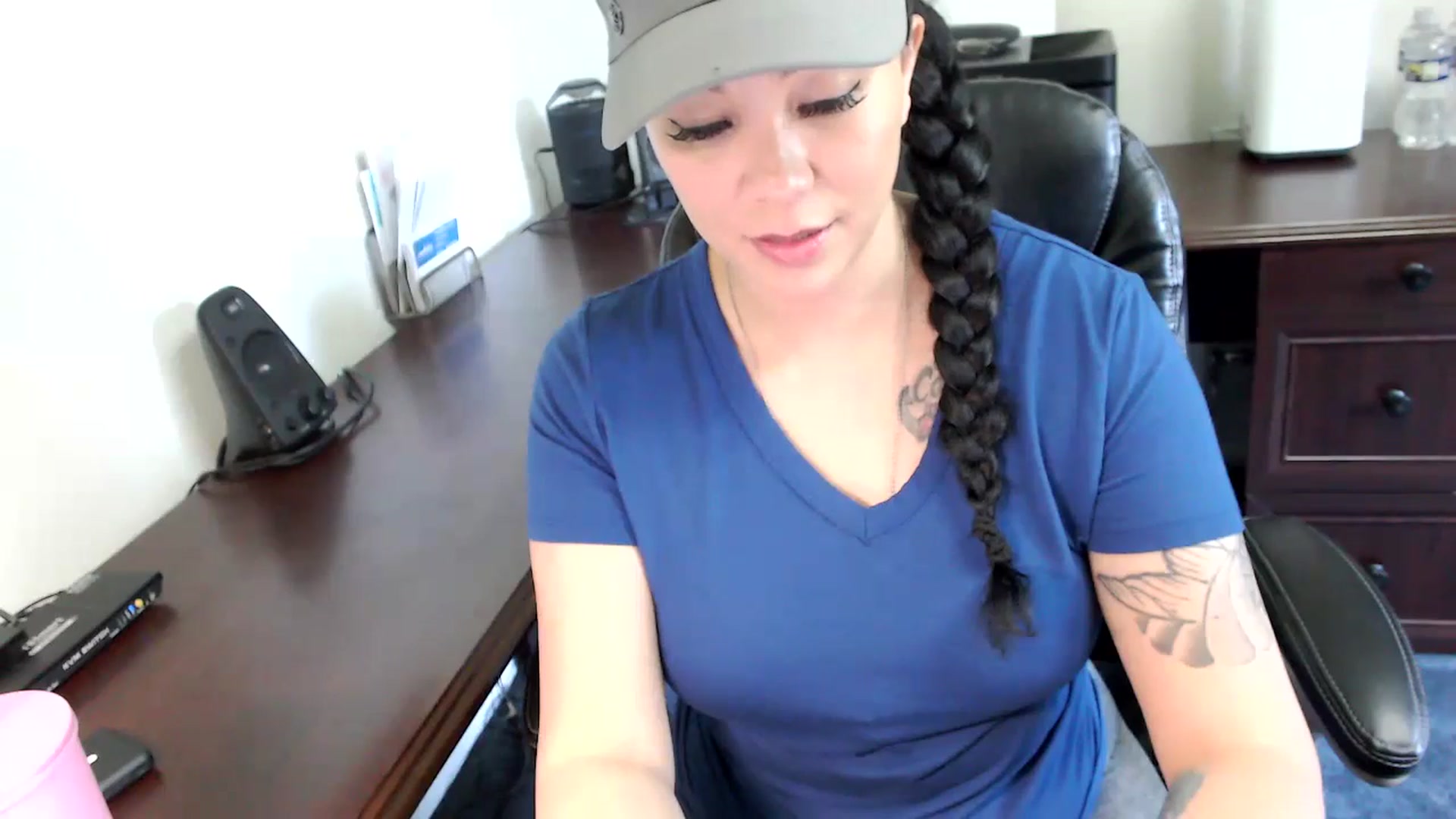 Gallery image thumbnail from MickaylaMoon's myfreecams stream on, 05/22/2024, 14:38 image 4 of 20