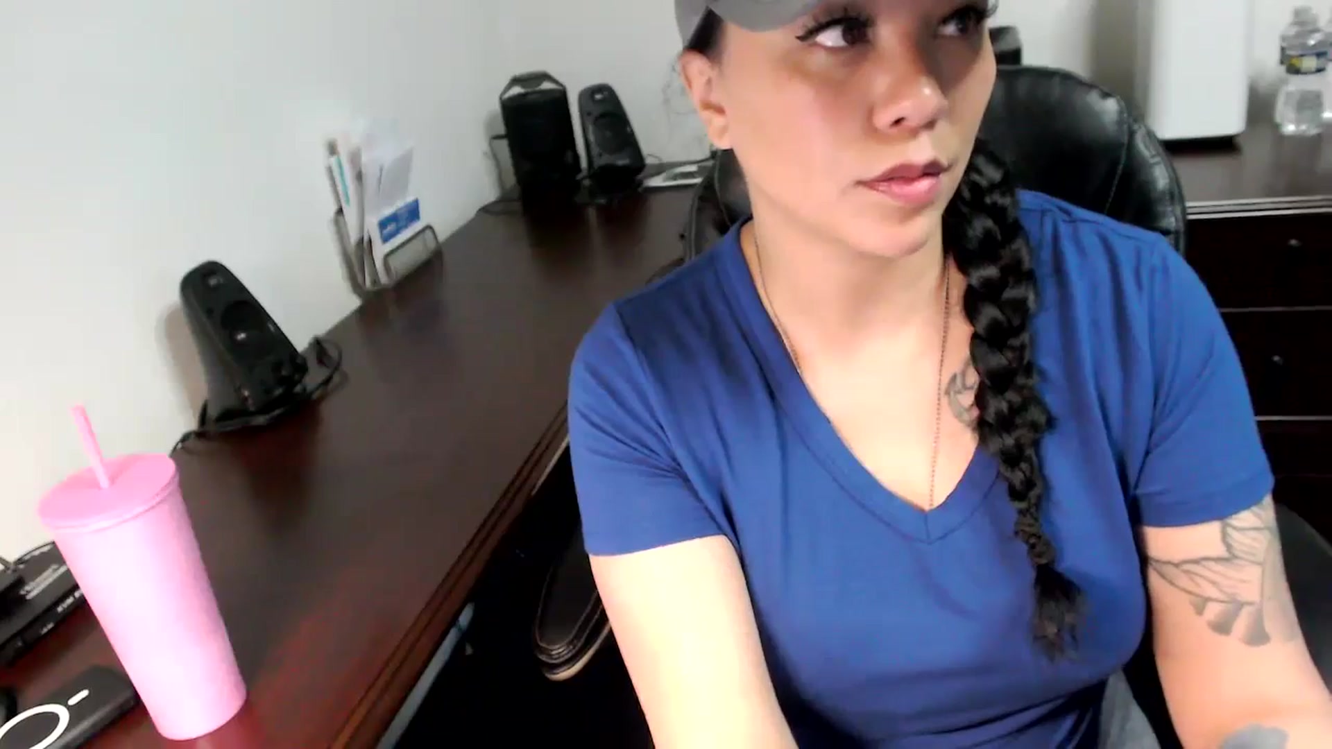 Gallery image thumbnail from MickaylaMoon's myfreecams stream on, 05/22/2024, 14:38 image 17 of 20