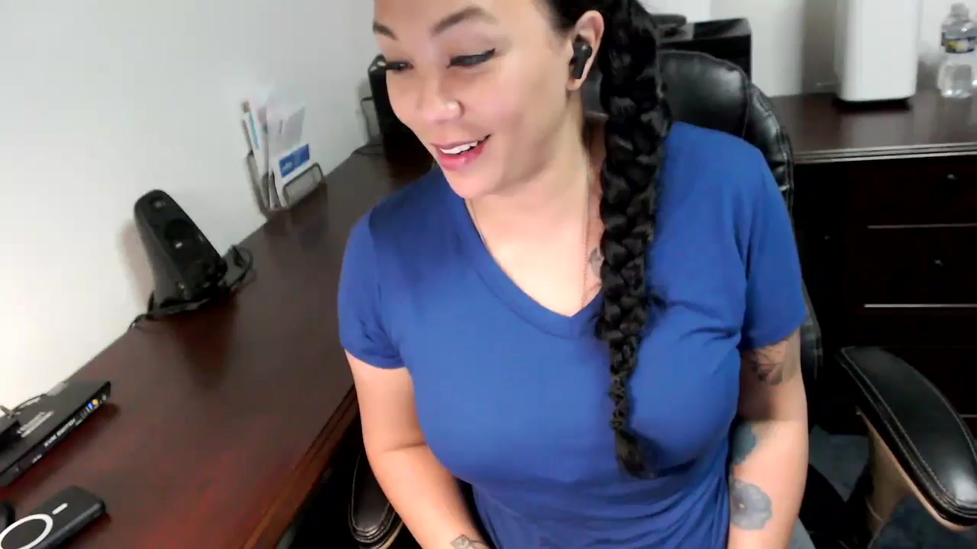 Gallery image thumbnail from MickaylaMoon's myfreecams stream on, 05/22/2024, 16:18 image 13 of 20