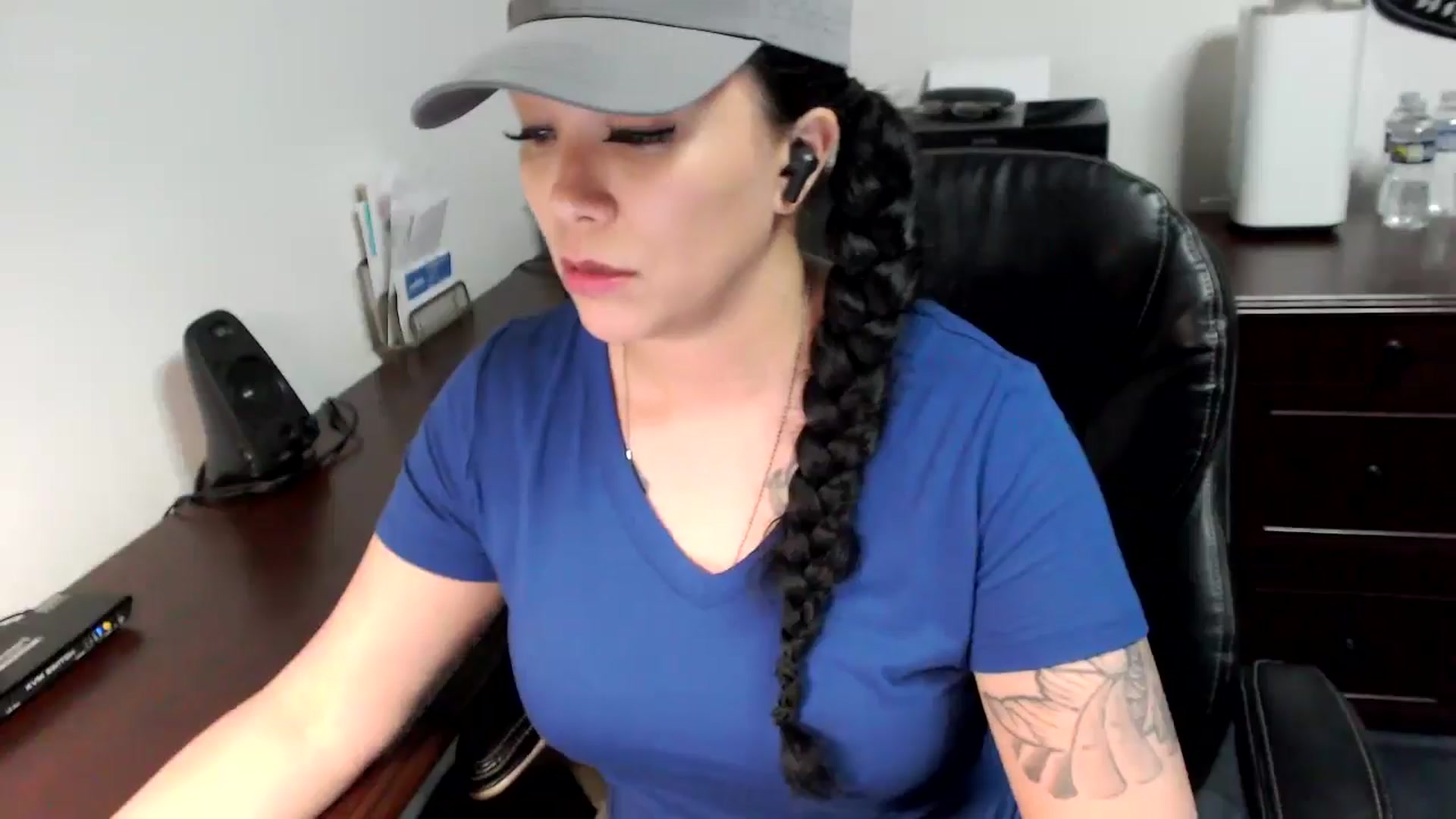 Gallery image thumbnail from MickaylaMoon's myfreecams stream on, 05/22/2024, 17:42 image 14 of 20