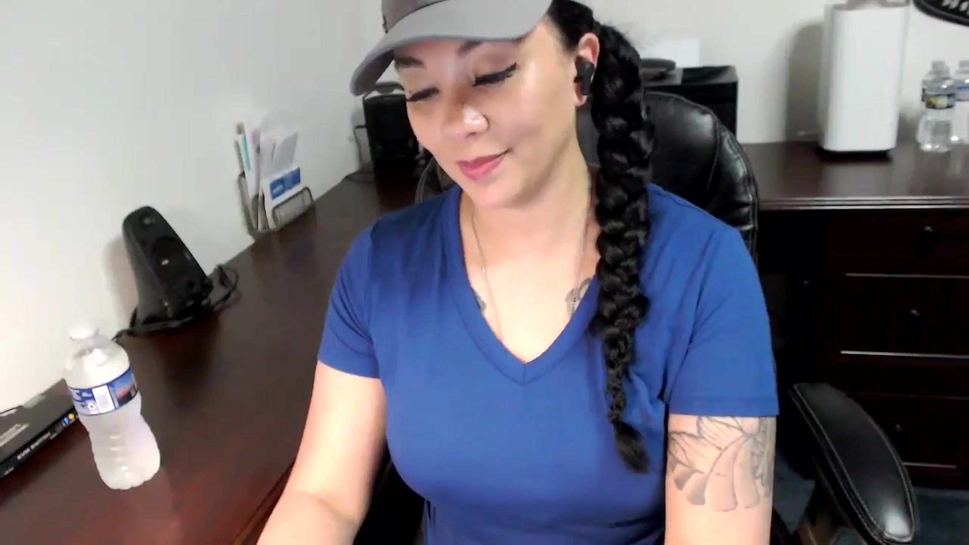Gallery image thumbnail from MickaylaMoon's myfreecams stream on, 05/22/2024, 17:42 image 6 of 20