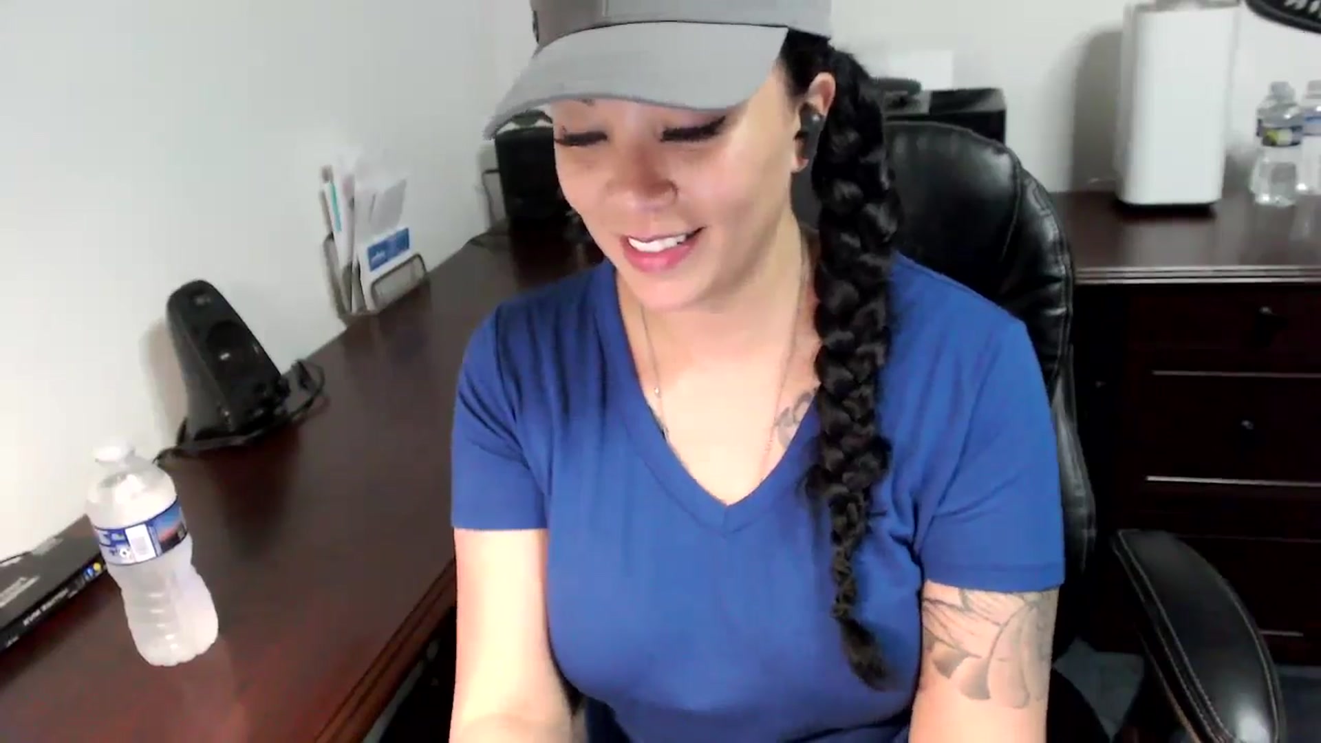 Gallery image thumbnail from MickaylaMoon's myfreecams stream on, 05/22/2024, 17:42 image 4 of 20