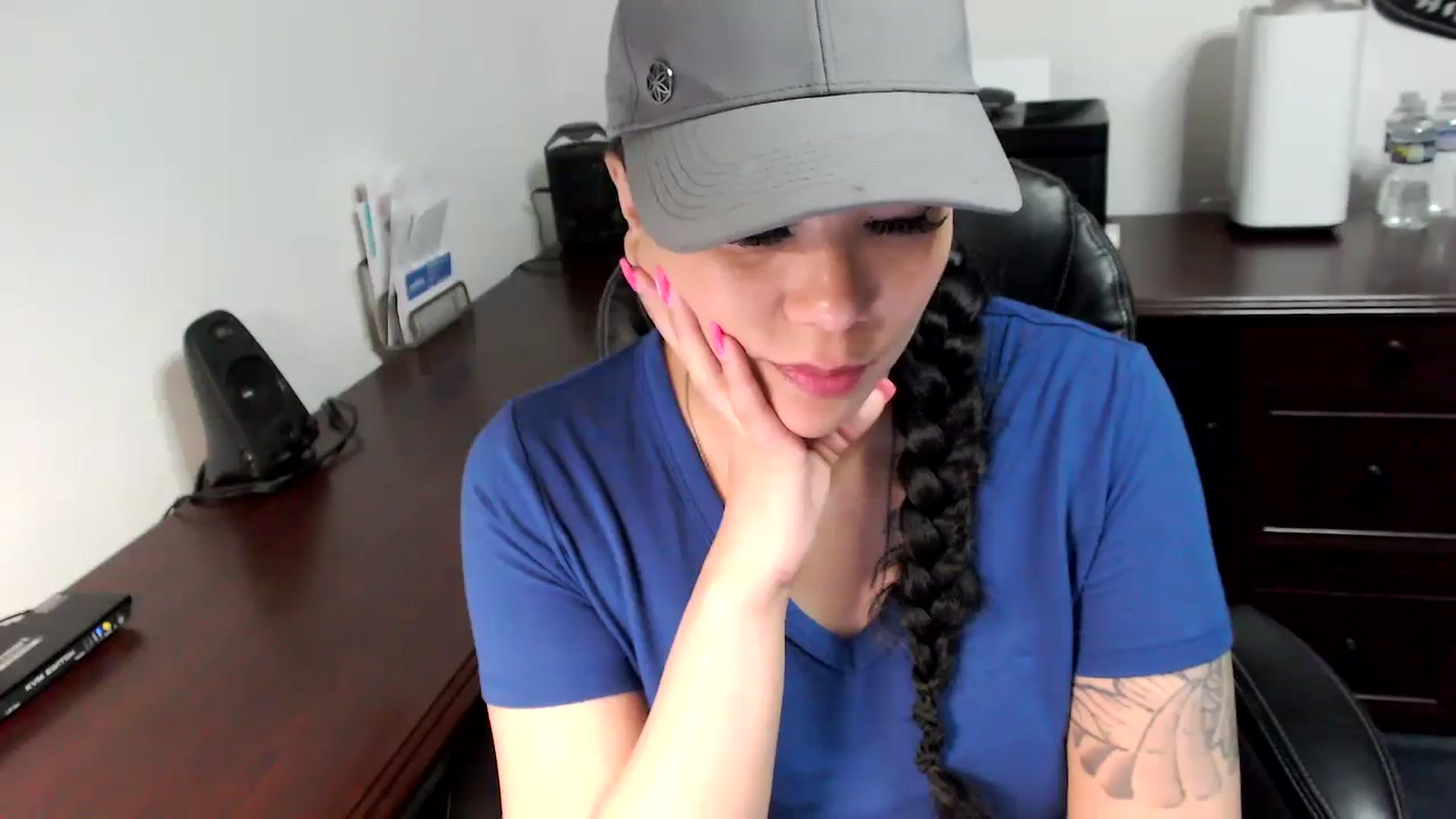 Gallery image thumbnail from MickaylaMoon's myfreecams stream on, 05/22/2024, 17:42 image 17 of 20