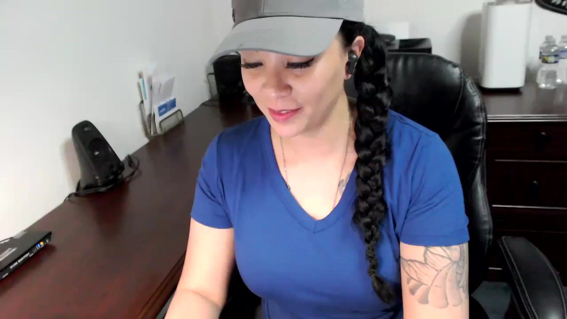 Gallery image thumbnail from MickaylaMoon's myfreecams stream on, 05/22/2024, 17:42 image 1 of 20
