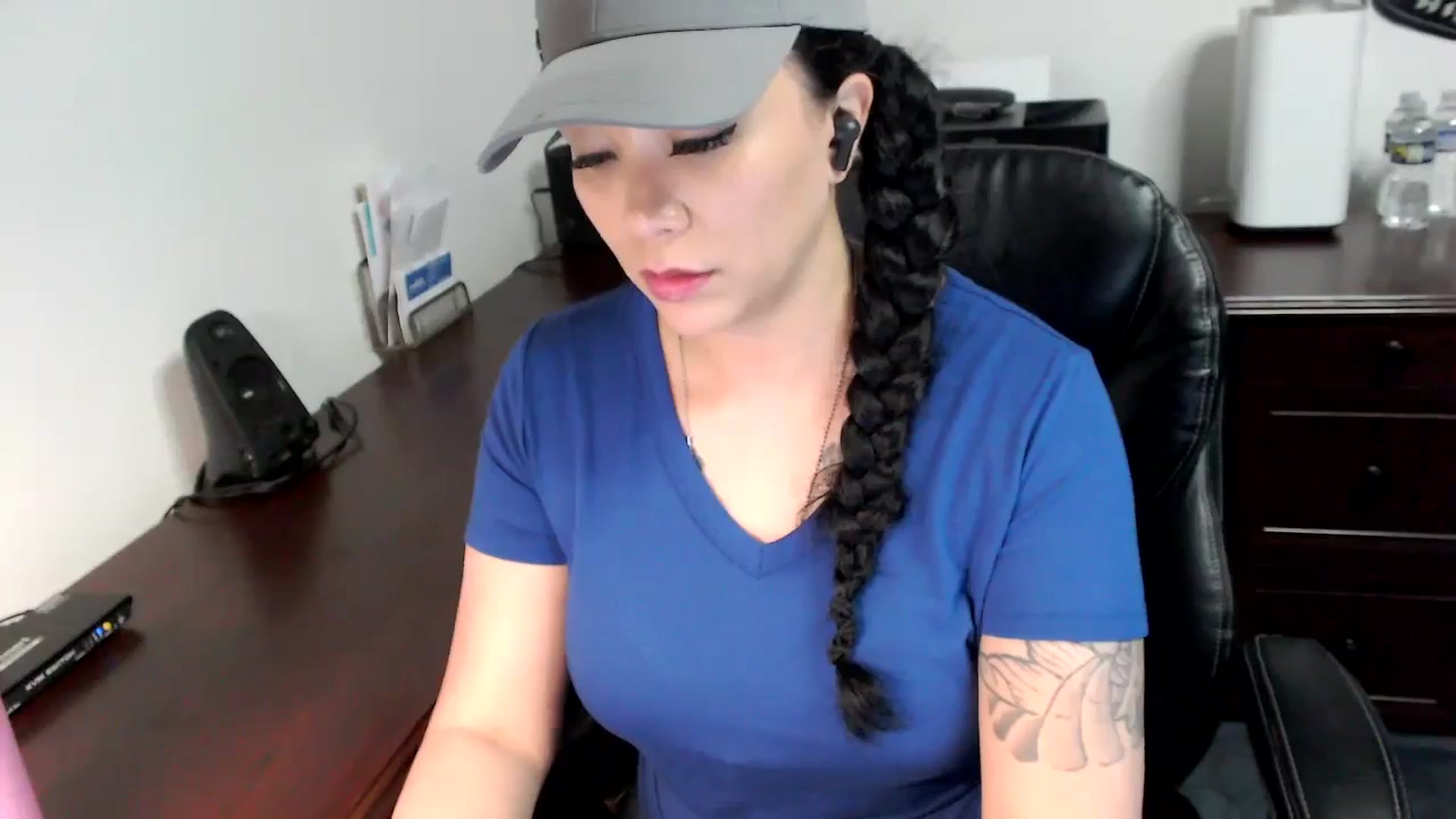 Gallery image thumbnail from MickaylaMoon's myfreecams stream on, 05/22/2024, 17:42 image 12 of 20
