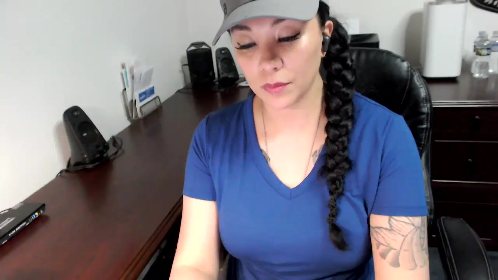 Gallery image thumbnail from MickaylaMoon's myfreecams stream on, 05/22/2024, 17:42 image 2 of 20
