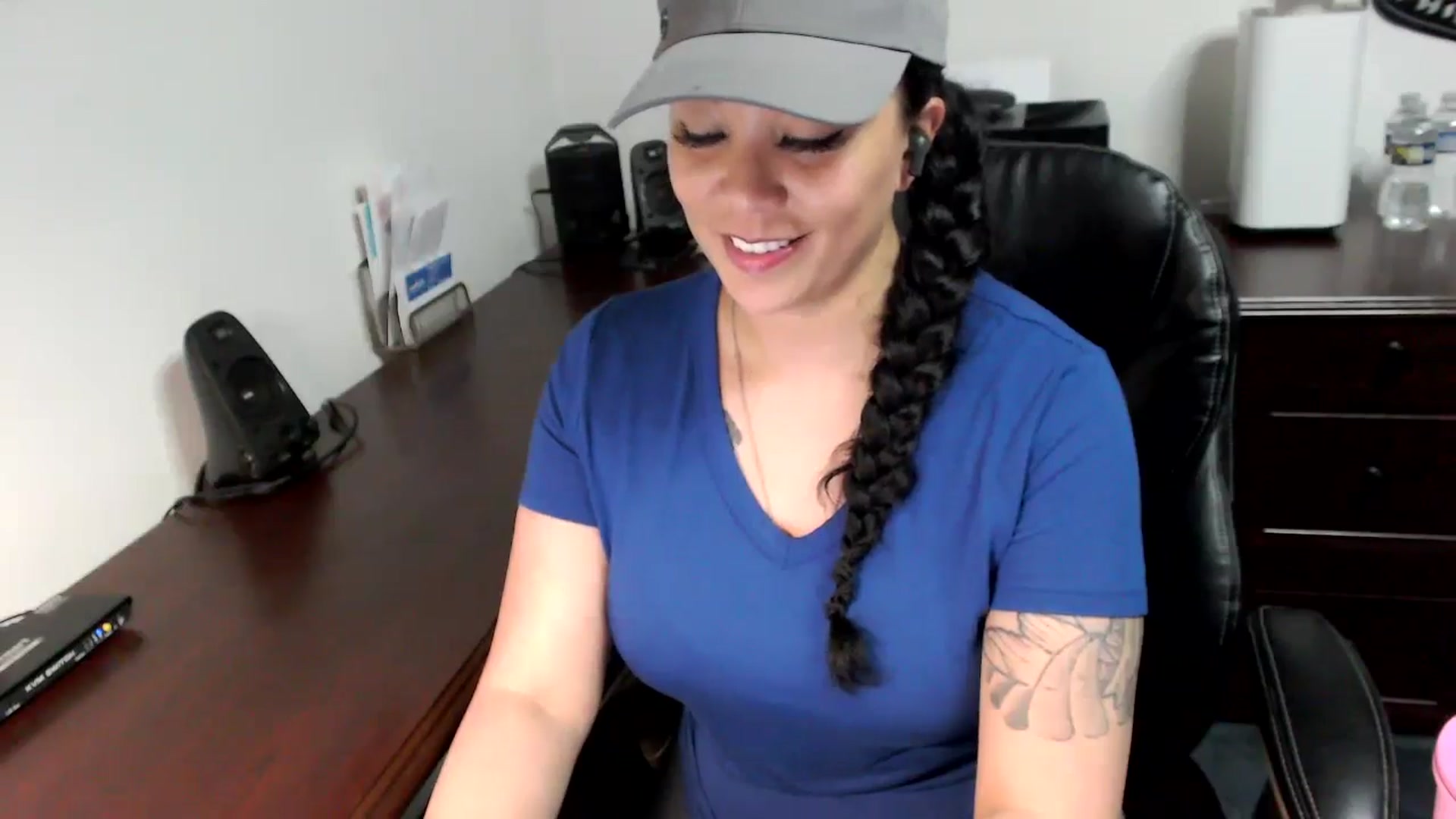 Gallery image thumbnail from MickaylaMoon's myfreecams stream on, 05/22/2024, 19:23 image 4 of 20
