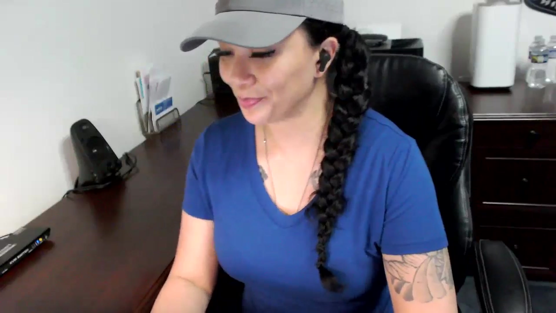 Gallery image thumbnail from MickaylaMoon's myfreecams stream on, 05/22/2024, 19:23 image 6 of 20
