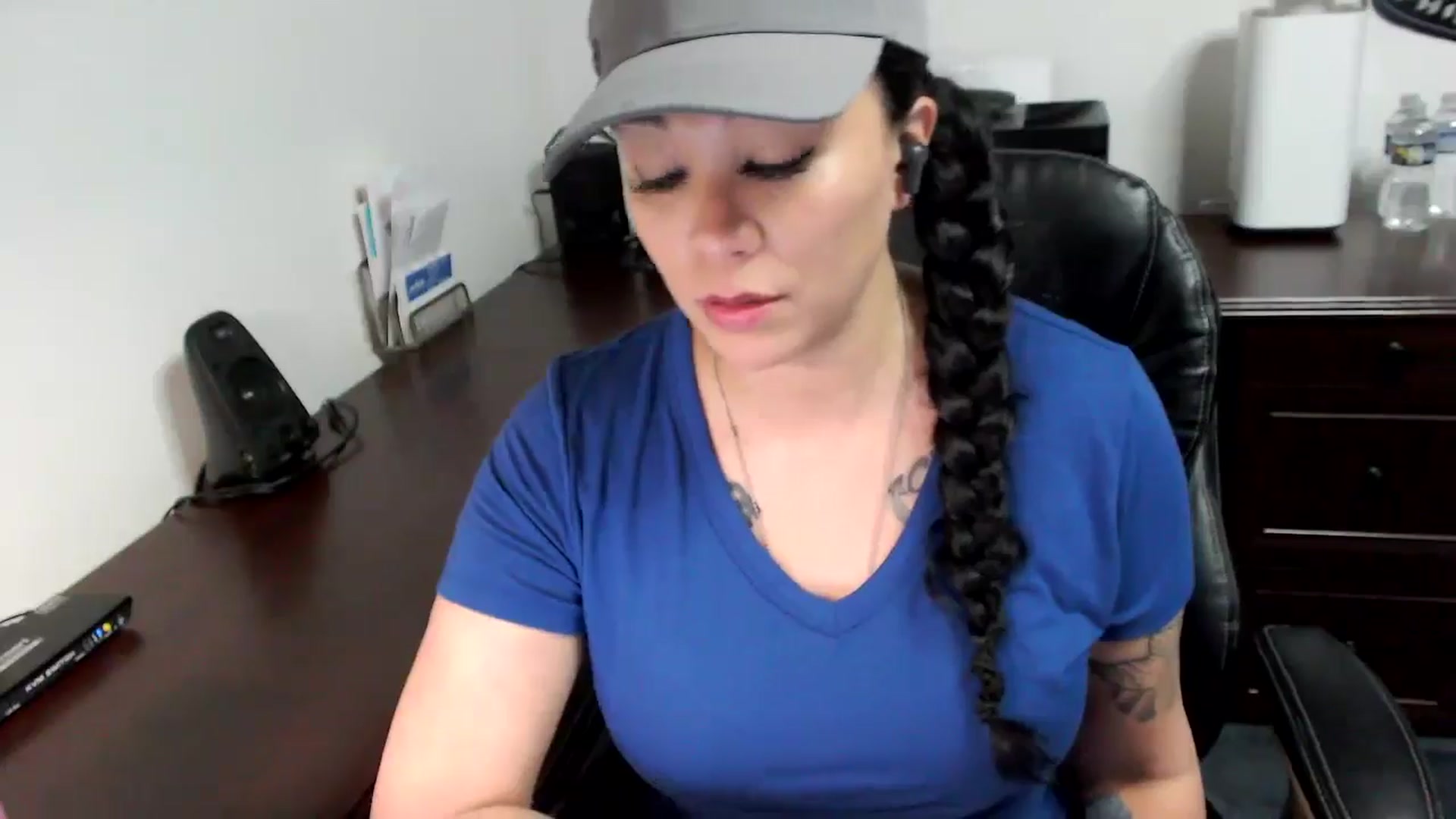 Gallery image thumbnail from MickaylaMoon's myfreecams stream on, 05/22/2024, 19:23 image 11 of 20