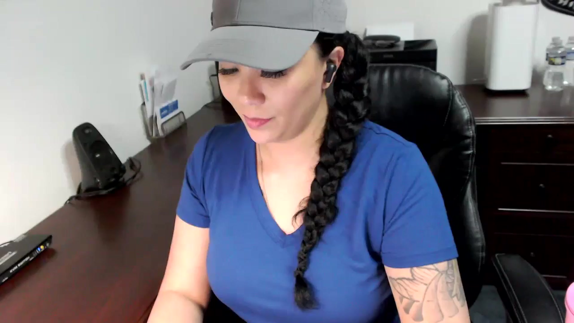Gallery image thumbnail from MickaylaMoon's myfreecams stream on, 05/22/2024, 19:23 image 3 of 20