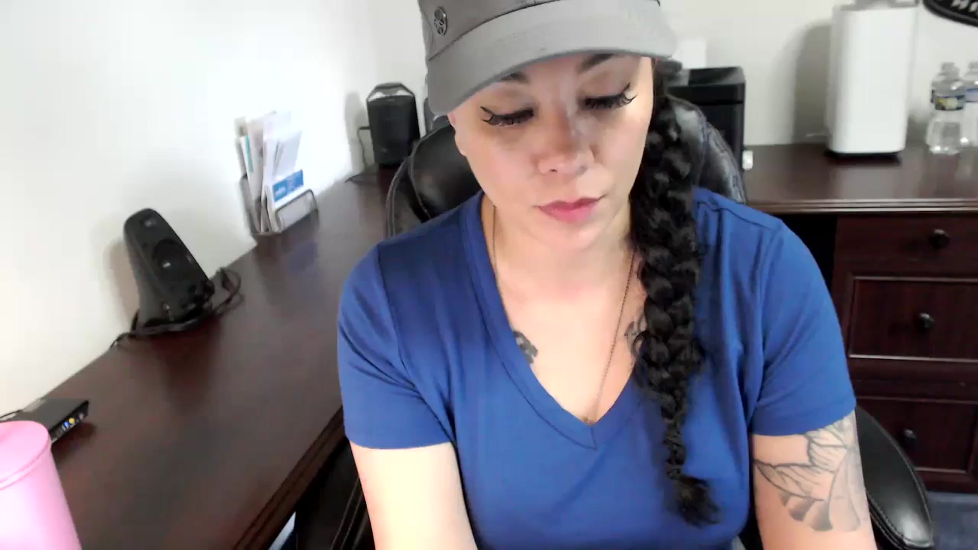 Gallery image thumbnail from MickaylaMoon's myfreecams stream on, 05/22/2024, 21:00 image 18 of 20