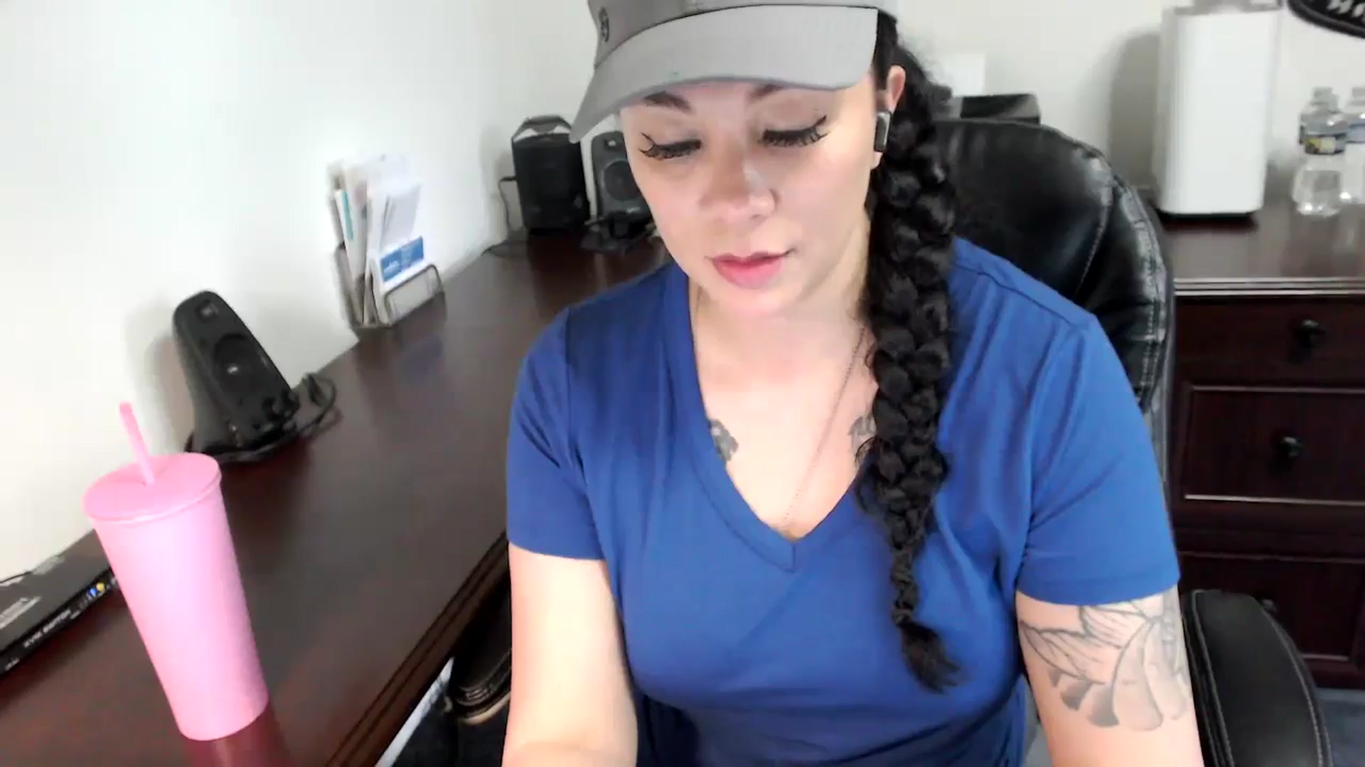 Gallery image thumbnail from MickaylaMoon's myfreecams stream on, 05/22/2024, 21:00 image 13 of 20