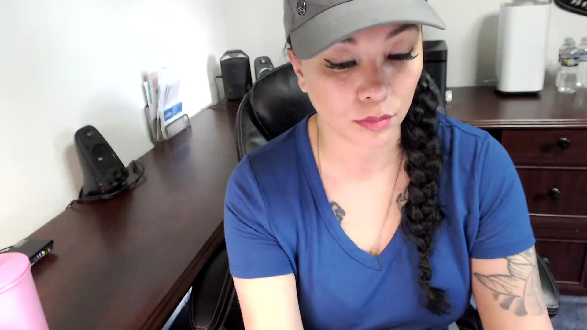 Gallery image thumbnail from MickaylaMoon's myfreecams stream on, 05/22/2024, 21:00 image 17 of 20