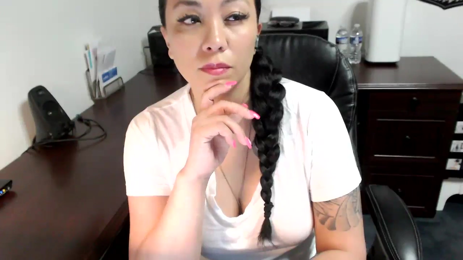 Gallery image thumbnail from MickaylaMoon's myfreecams stream on, 05/23/2024, 19:48 image 13 of 20