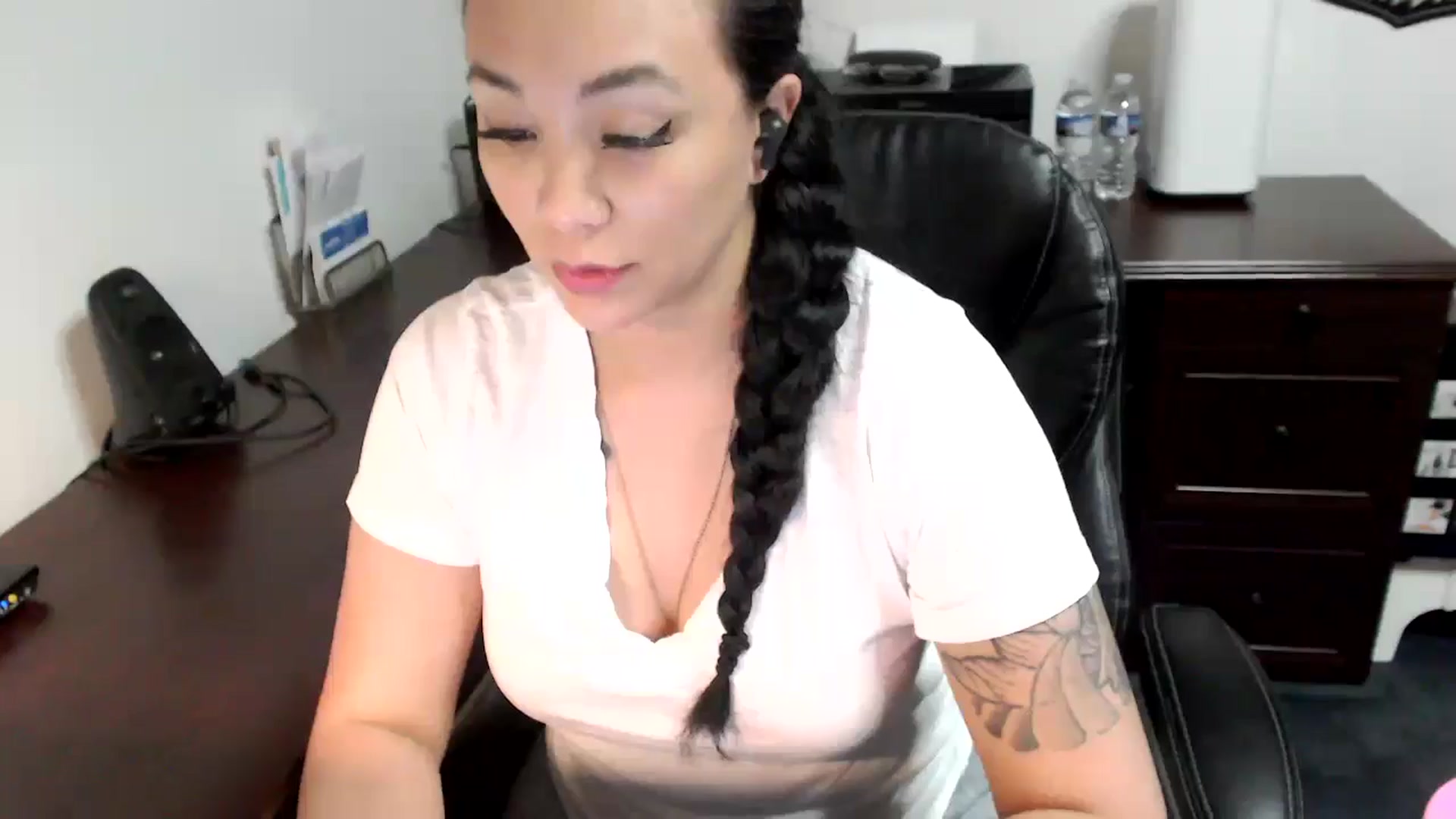 Gallery image thumbnail from MickaylaMoon's myfreecams stream on, 05/23/2024, 19:48 image 19 of 20
