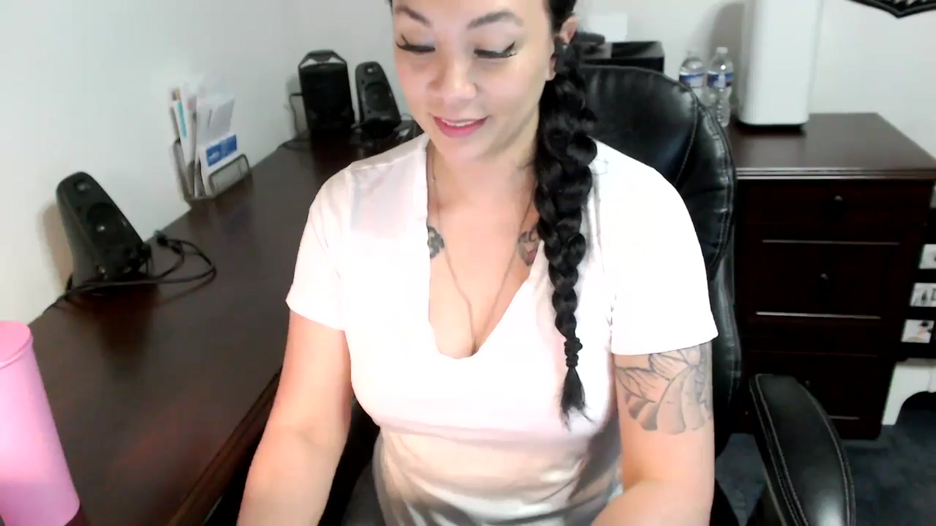 Gallery image thumbnail from MickaylaMoon's myfreecams stream on, 05/23/2024, 20:07 image 4 of 20